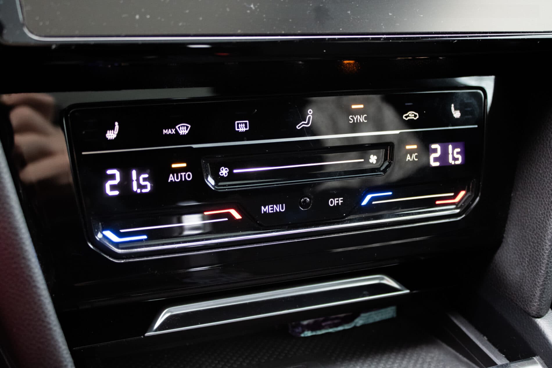 2022 Volkswagen Arteon R, čierna kombi, 40 950 km