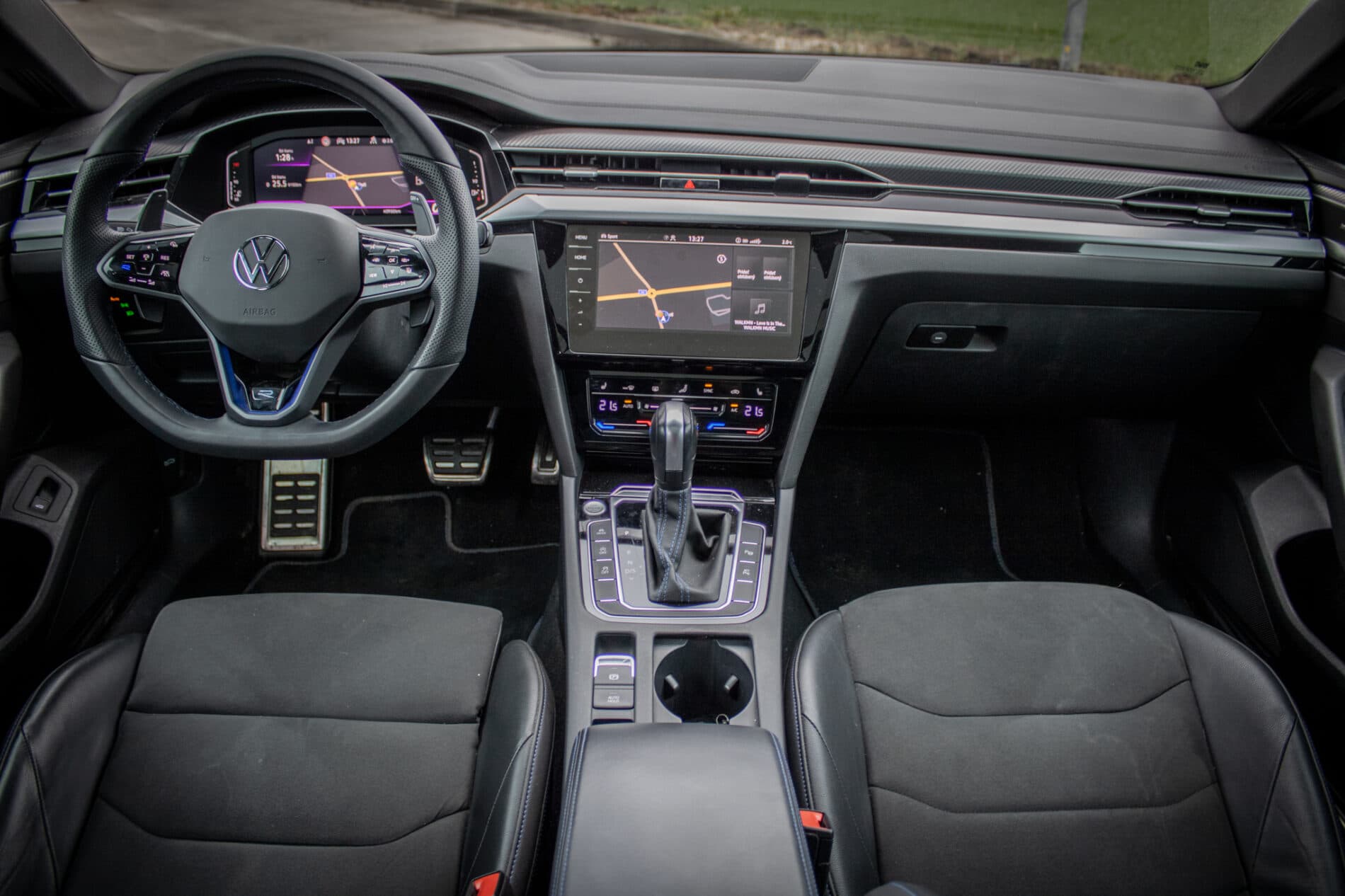 2022 Volkswagen Arteon R, čierna kombi, 40 950 km