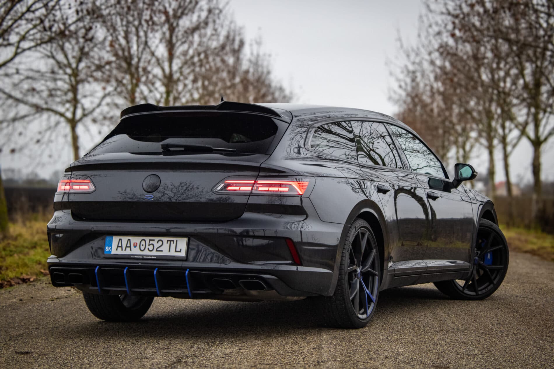2022 Volkswagen Arteon R, čierna kombi, 40 950 km