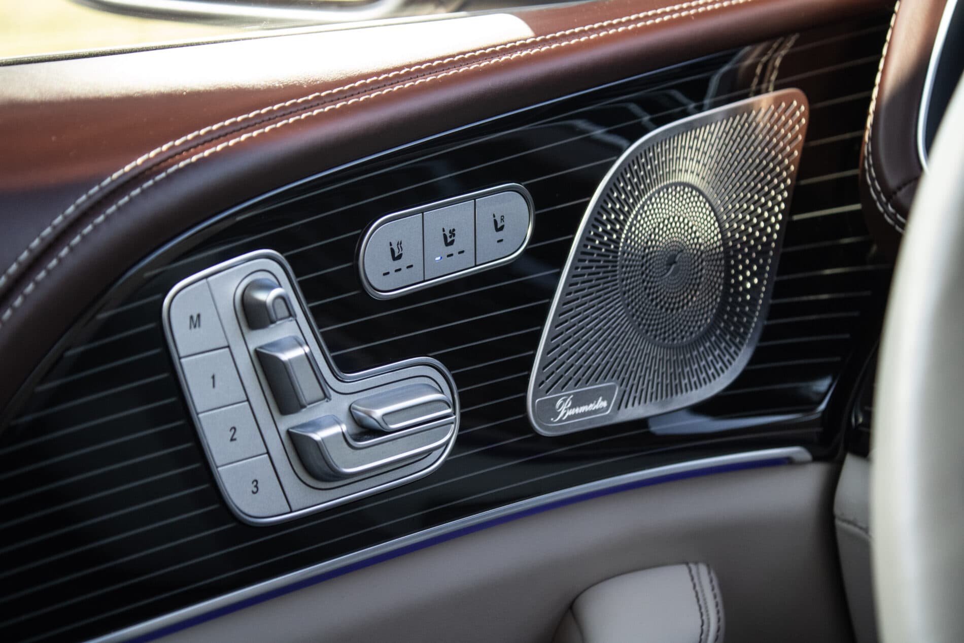2022 Mercedes-Benz GLS Maybach, sivá suv, 42 000 km
