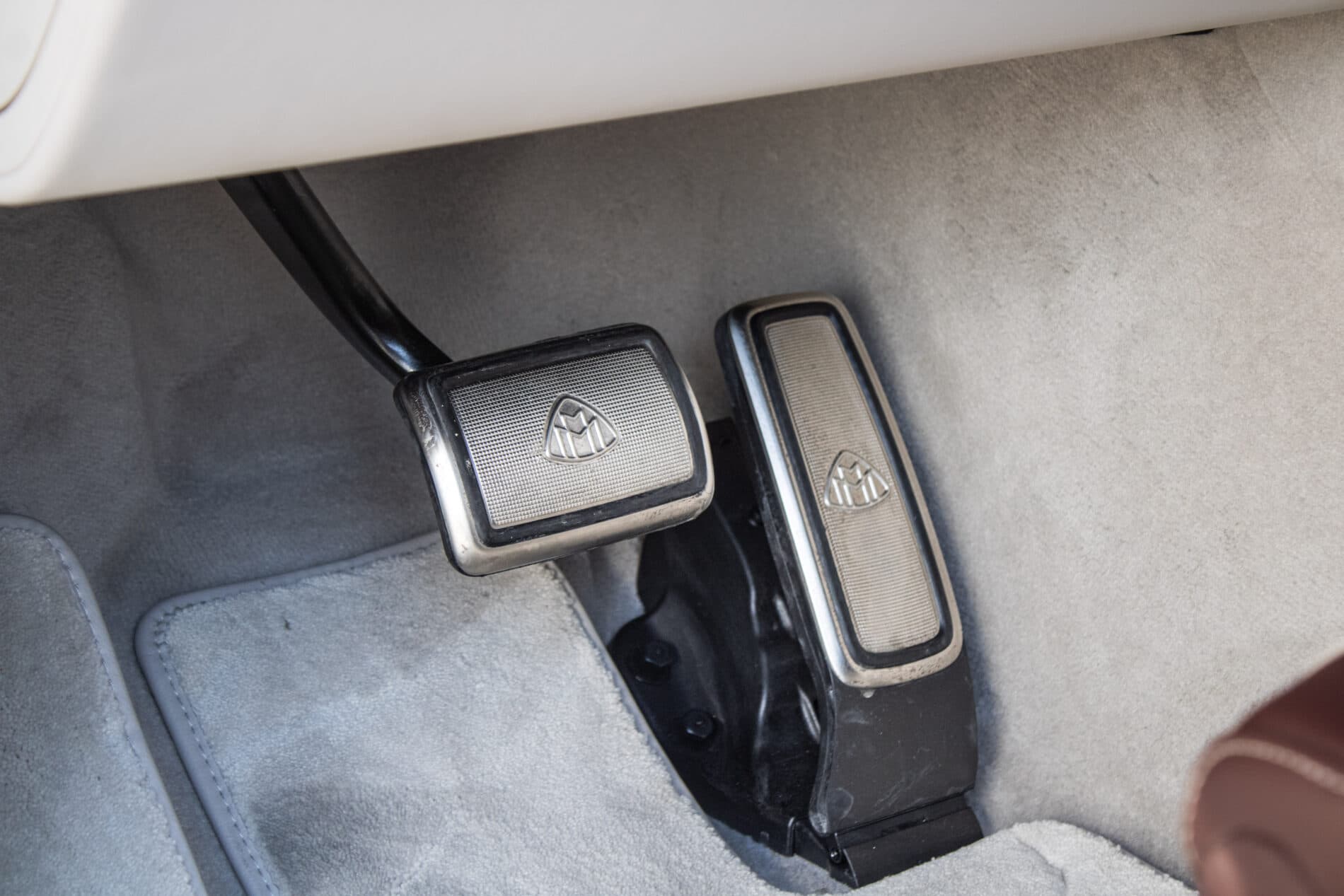 2022 Mercedes-Benz GLS Maybach, sivá suv, 42 000 km