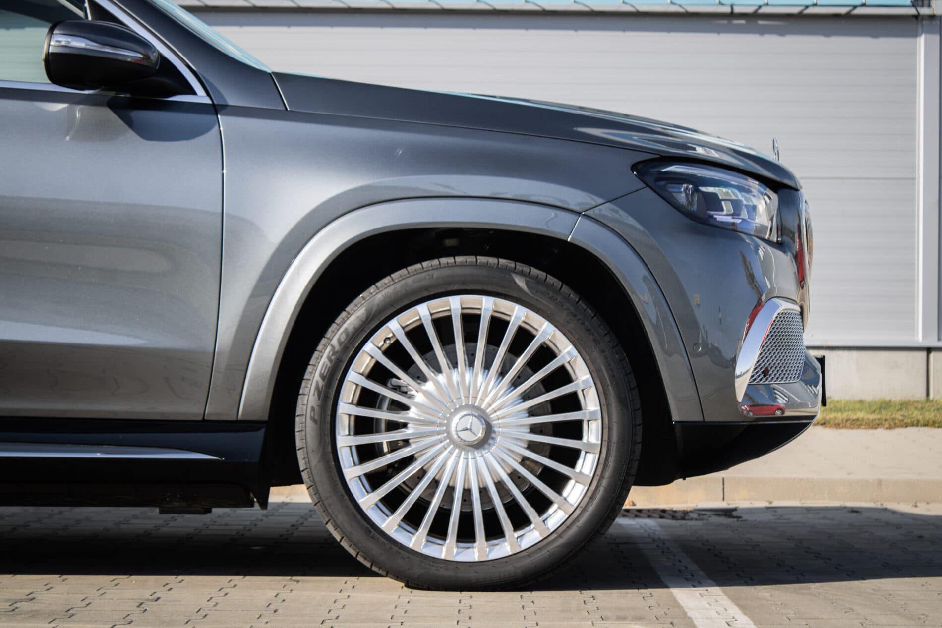 2022 Mercedes-Benz GLS Maybach, sivá suv, 42 000 km