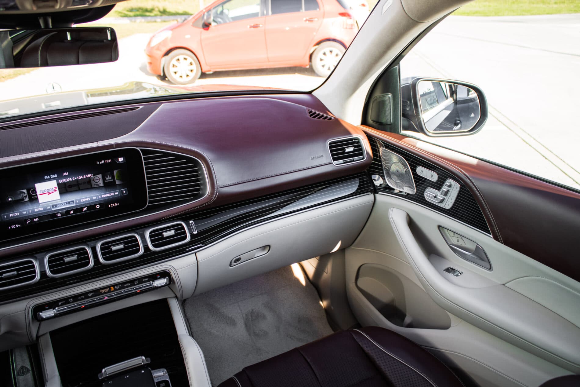2022 Mercedes-Benz GLS Maybach, sivá suv, 42 000 km