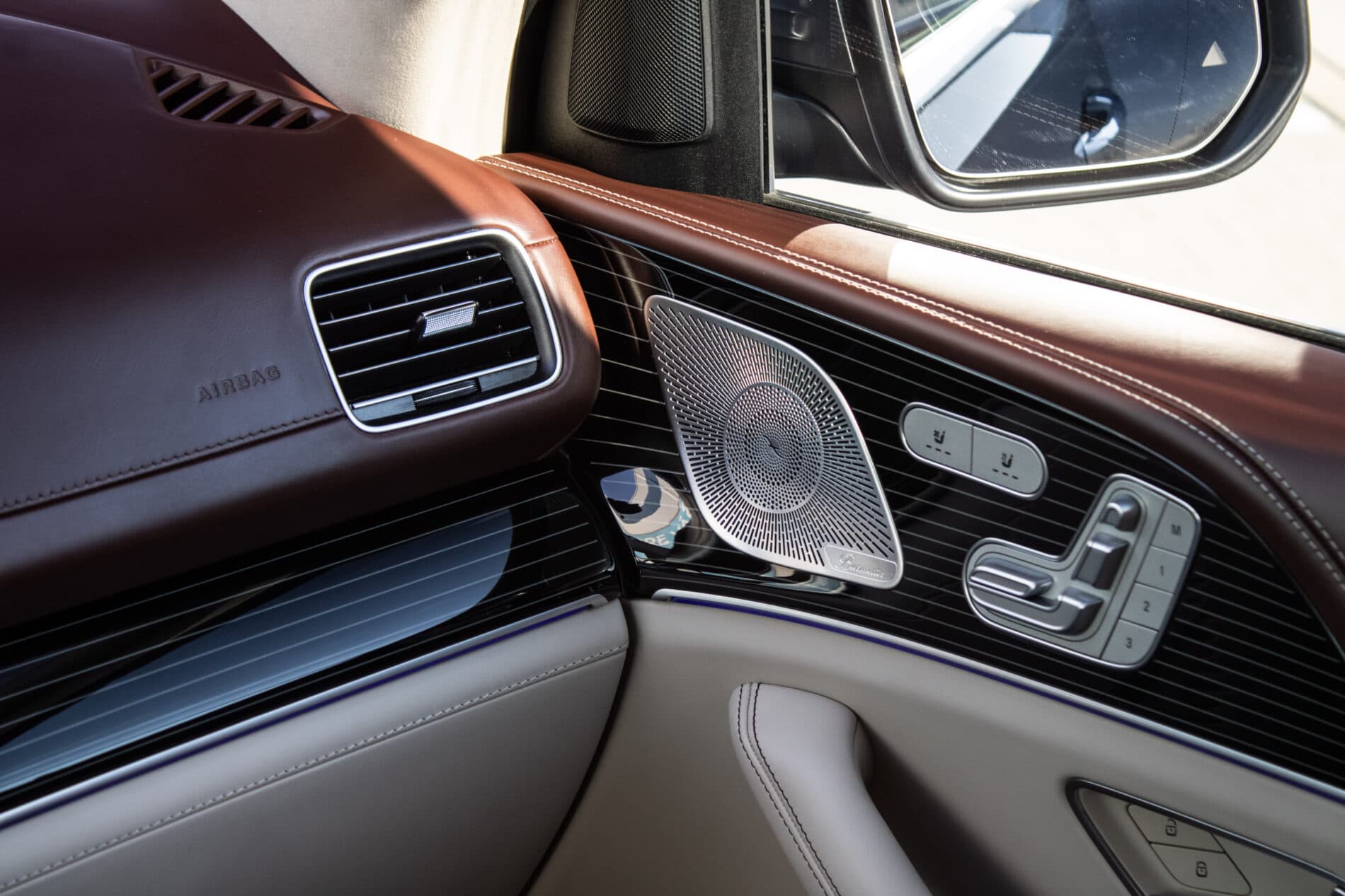 2022 Mercedes-Benz GLS Maybach, sivá suv, 42 000 km