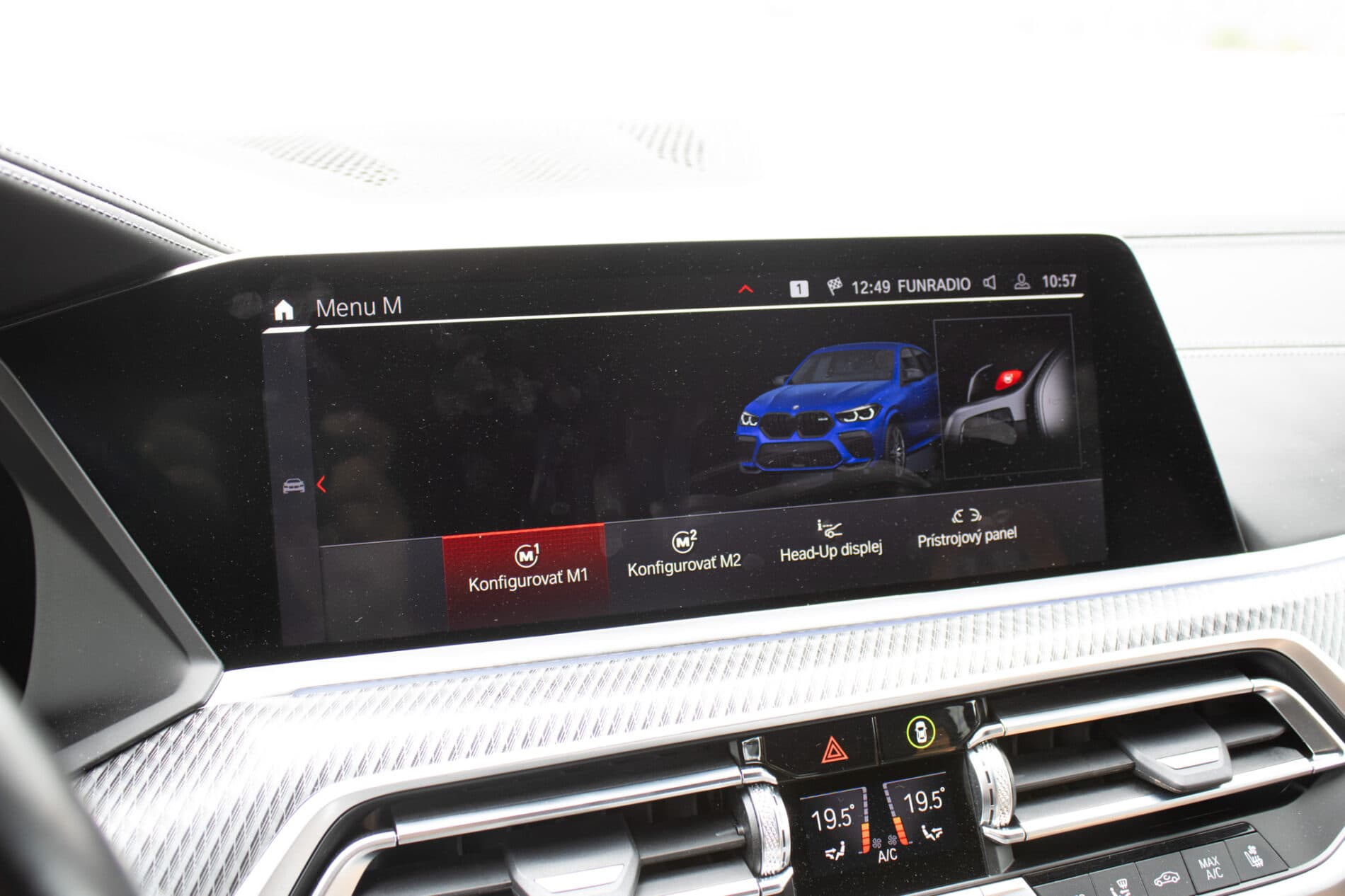 2021 BMW X6 M, modrá suv, 58 721 km