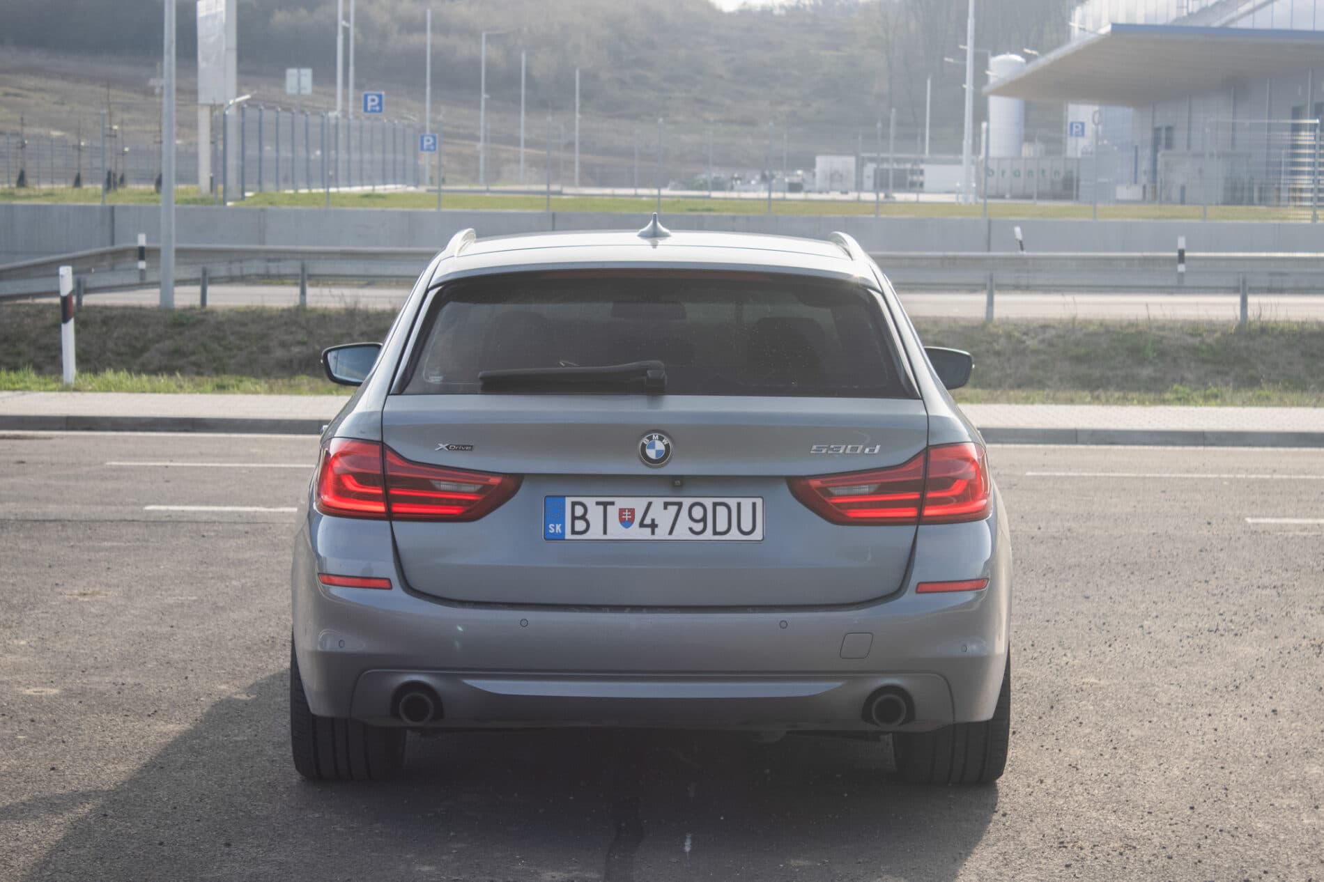 2017 BMW 530d, sivá kombi, 284 000 km