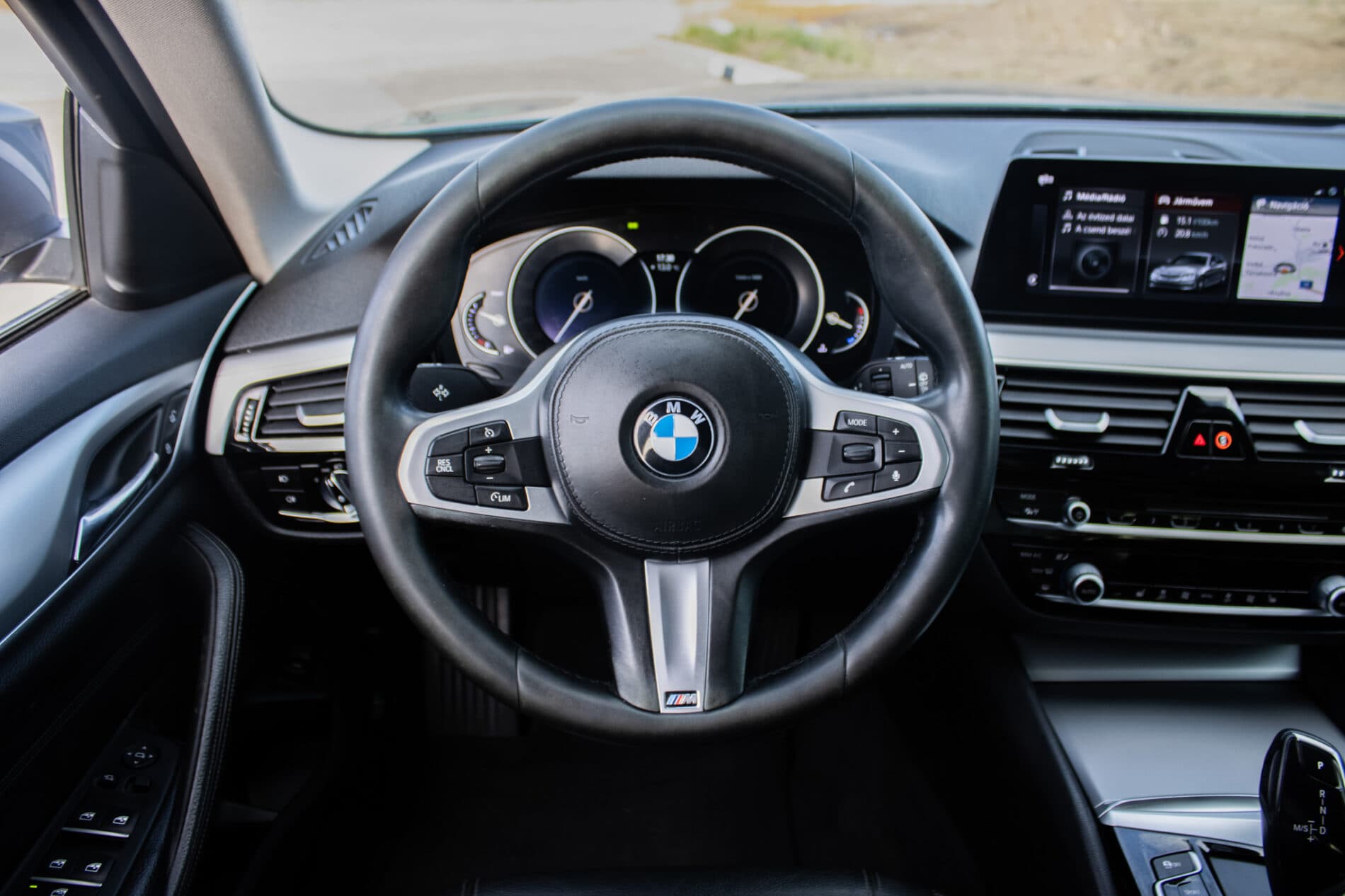 2017 BMW 530d, sivá kombi, 284 000 km