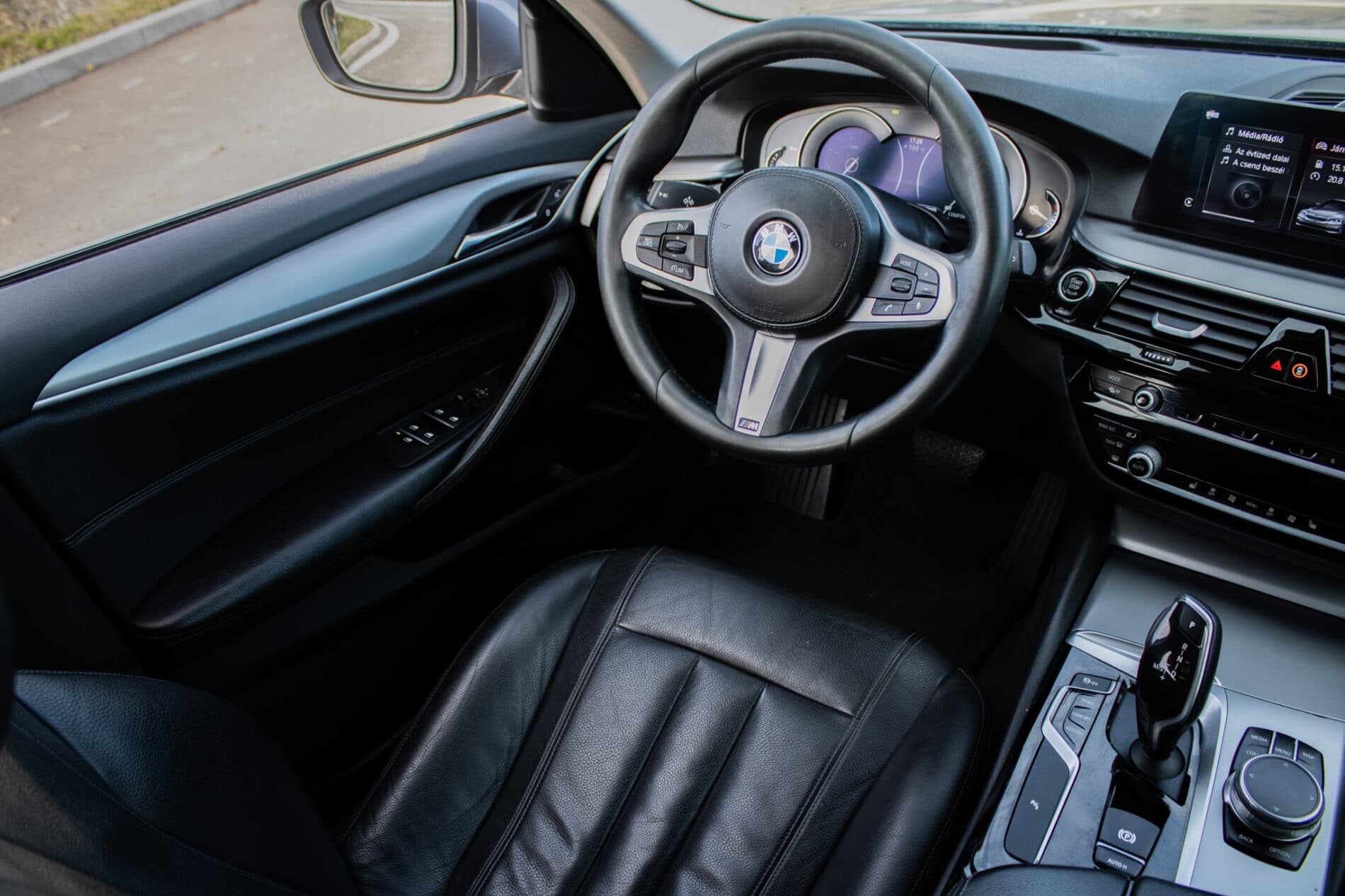 2017 BMW 530d, sivá kombi, 284 000 km