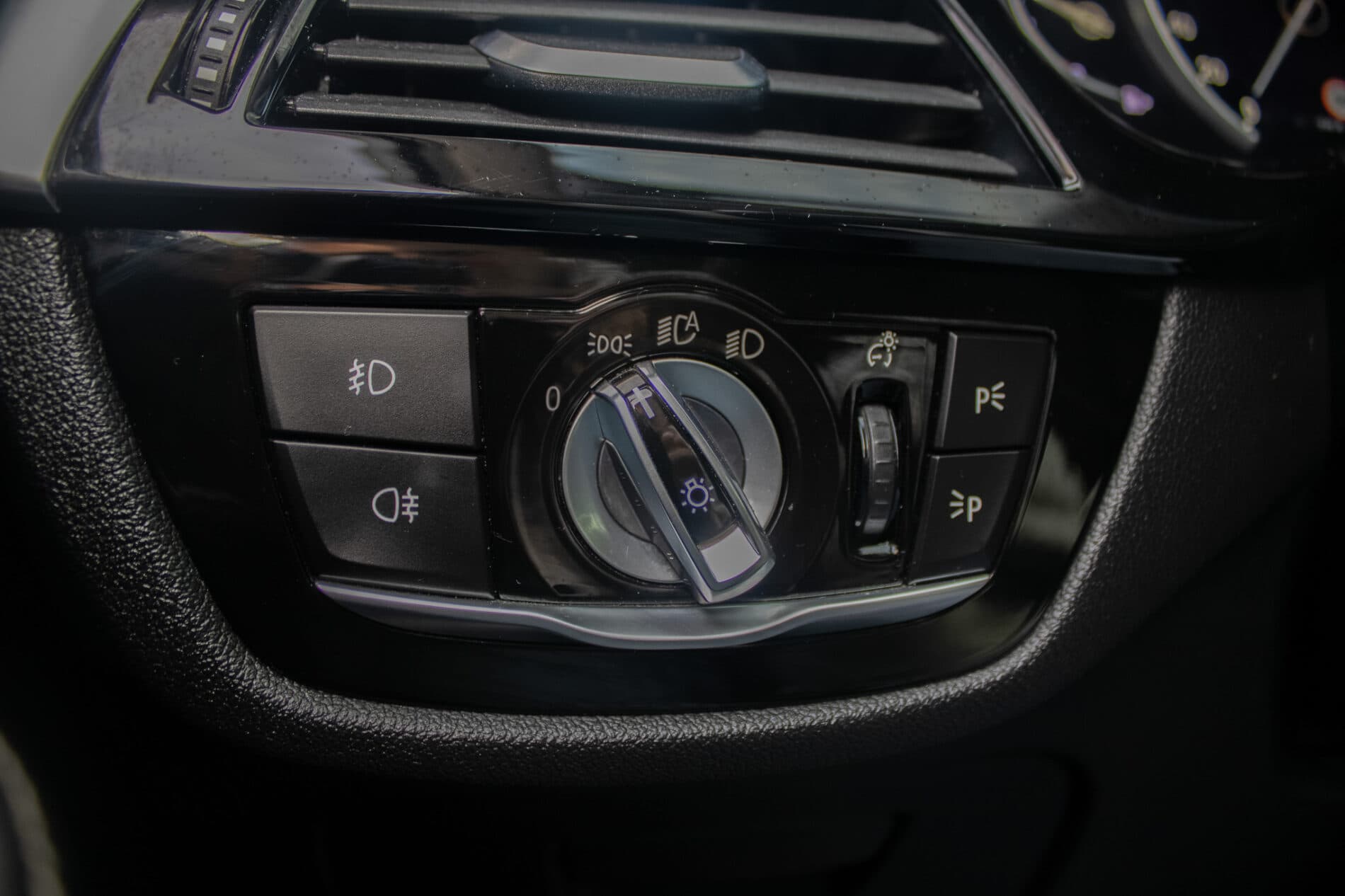 2017 BMW 530d, sivá kombi, 284 000 km