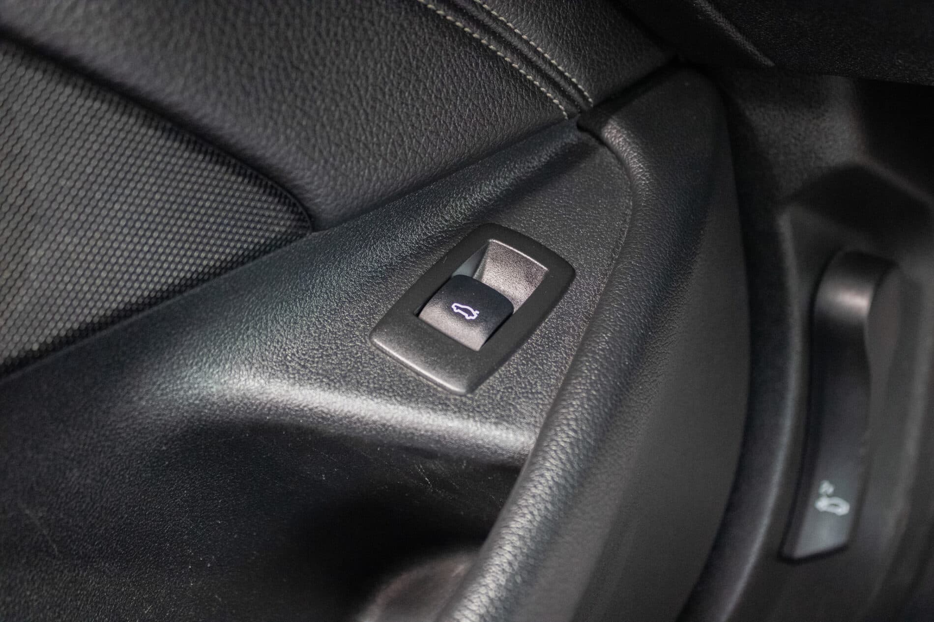 2017 BMW 530d, sivá kombi, 284 000 km