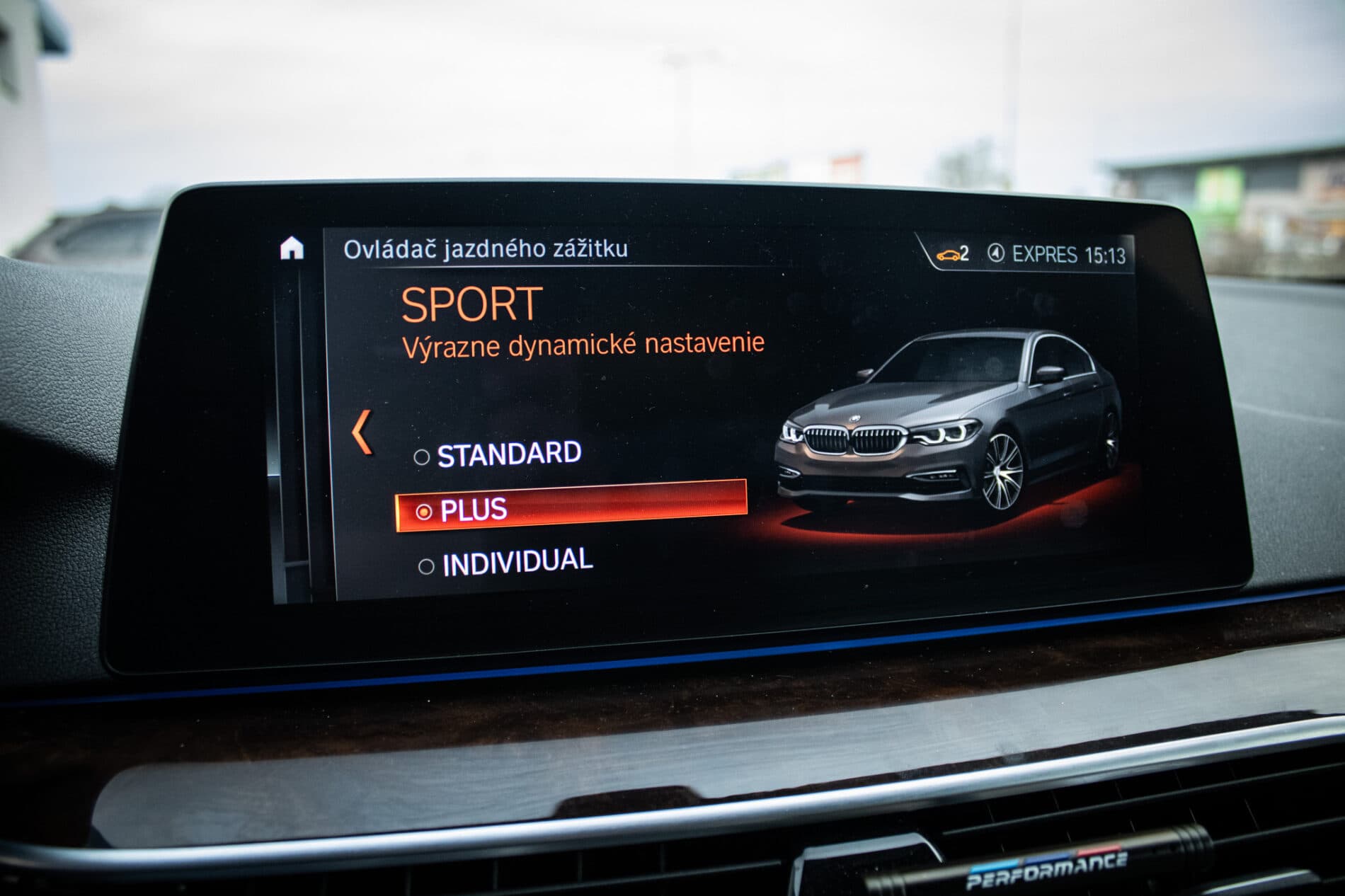 2017 BMW 540d, sivá sedan, 182 573 km