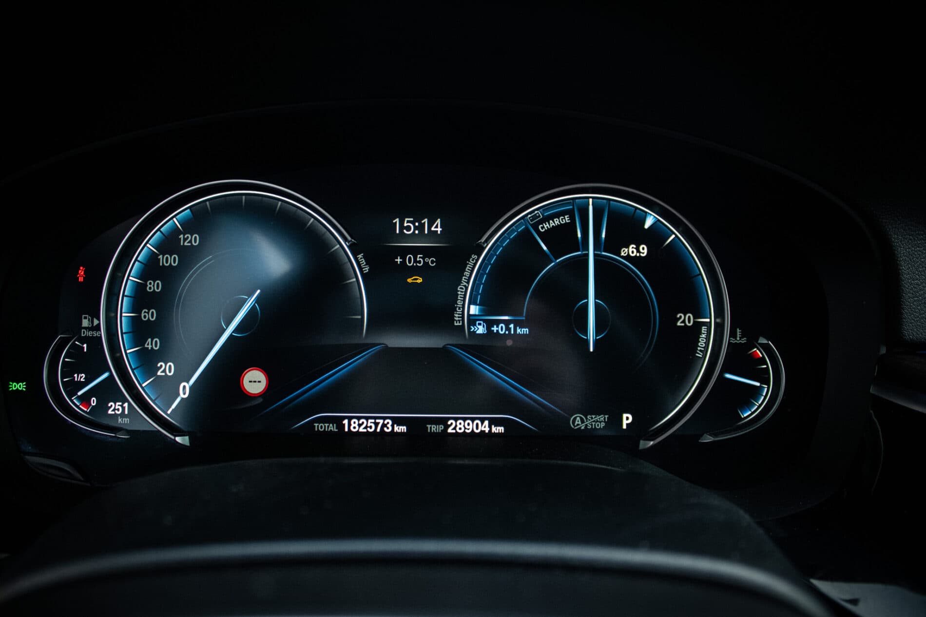 2017 BMW 540d, sivá sedan, 182 573 km