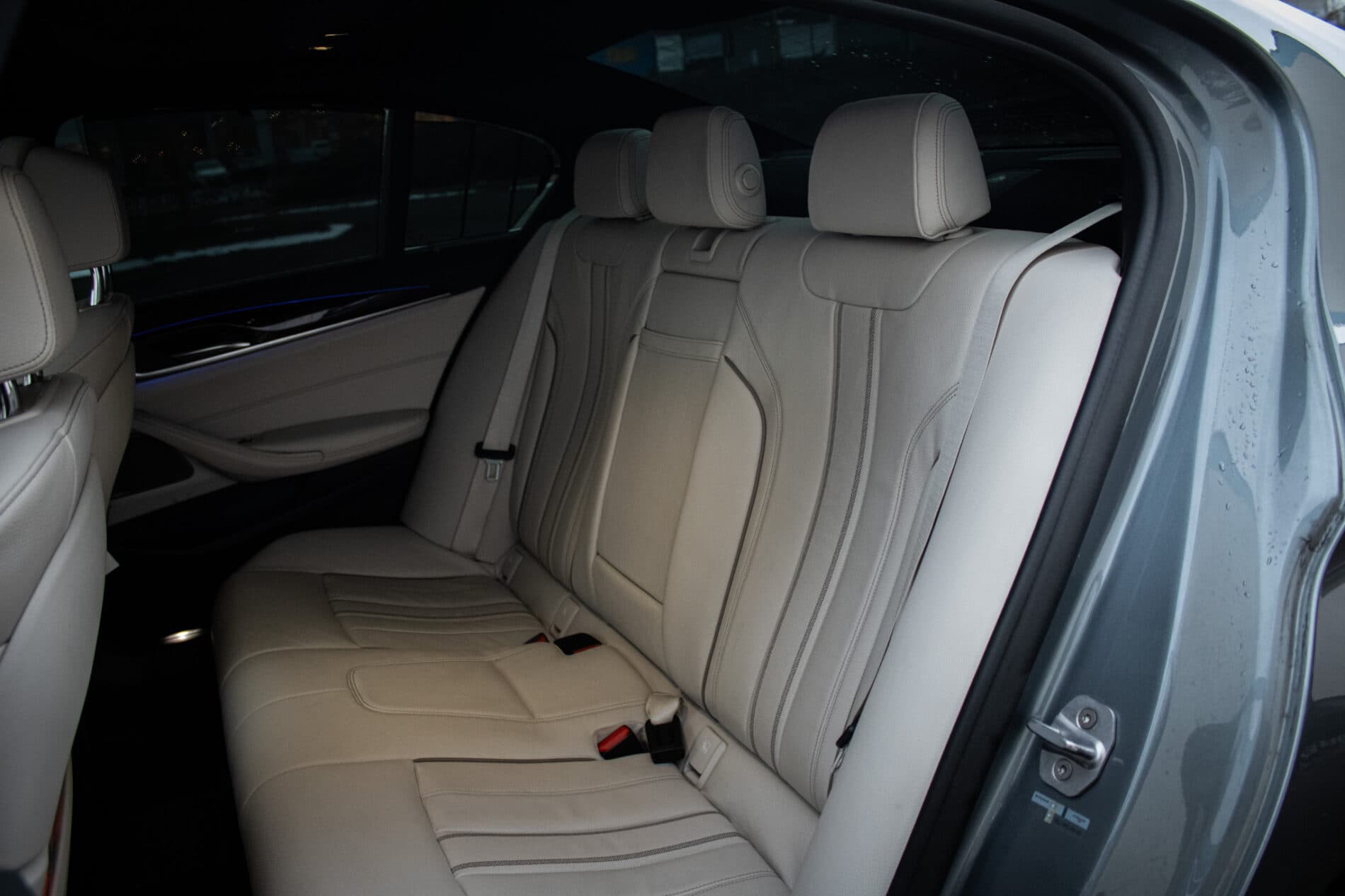 2017 BMW 540d, sivá sedan, 182 573 km