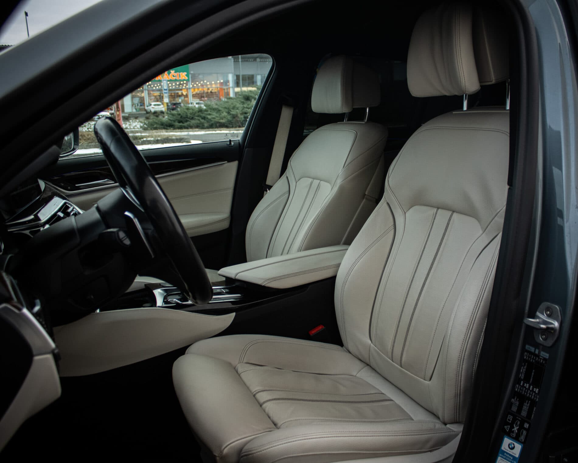 2017 BMW 540d, sivá sedan, 182 573 km