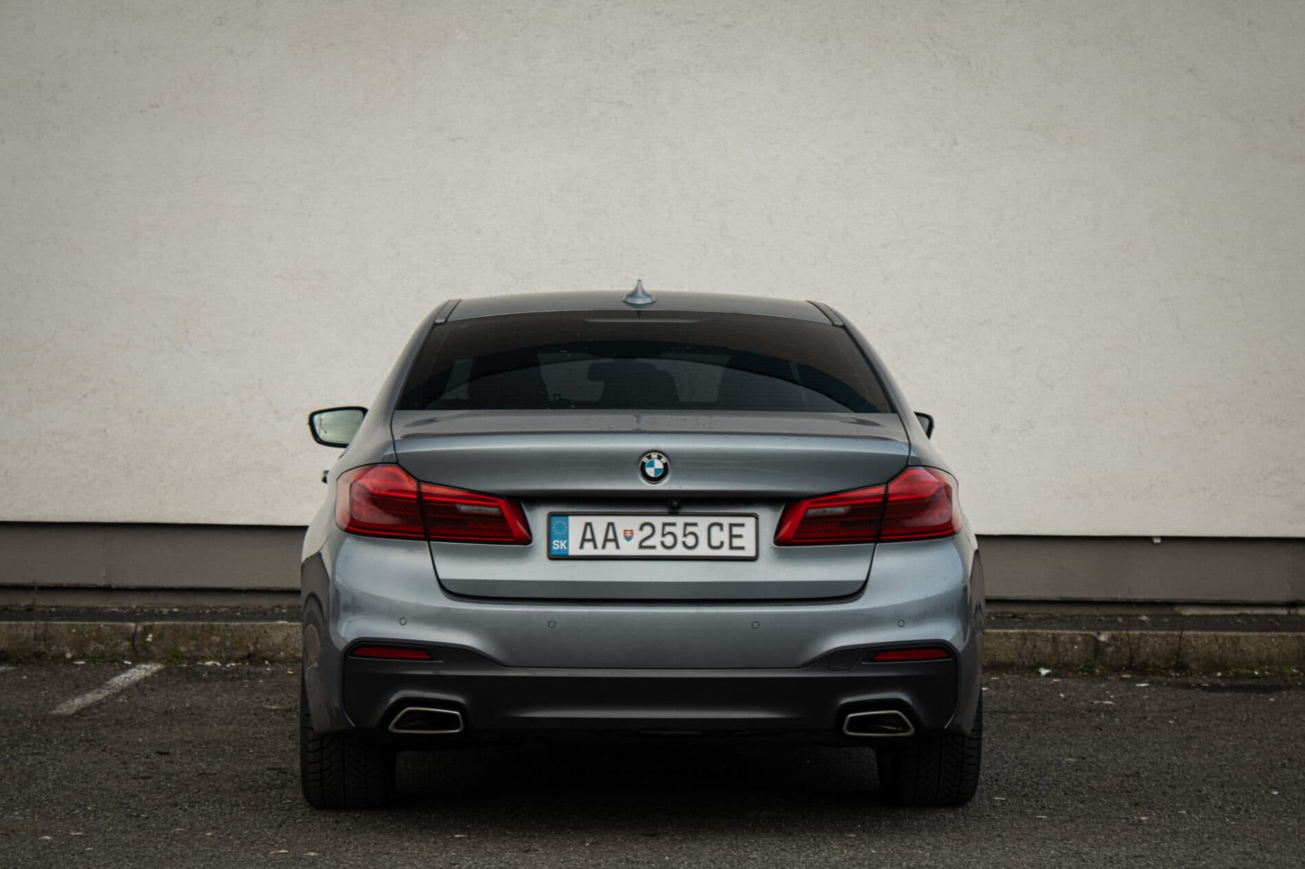 2017 BMW 540d, sivá sedan, 182 573 km