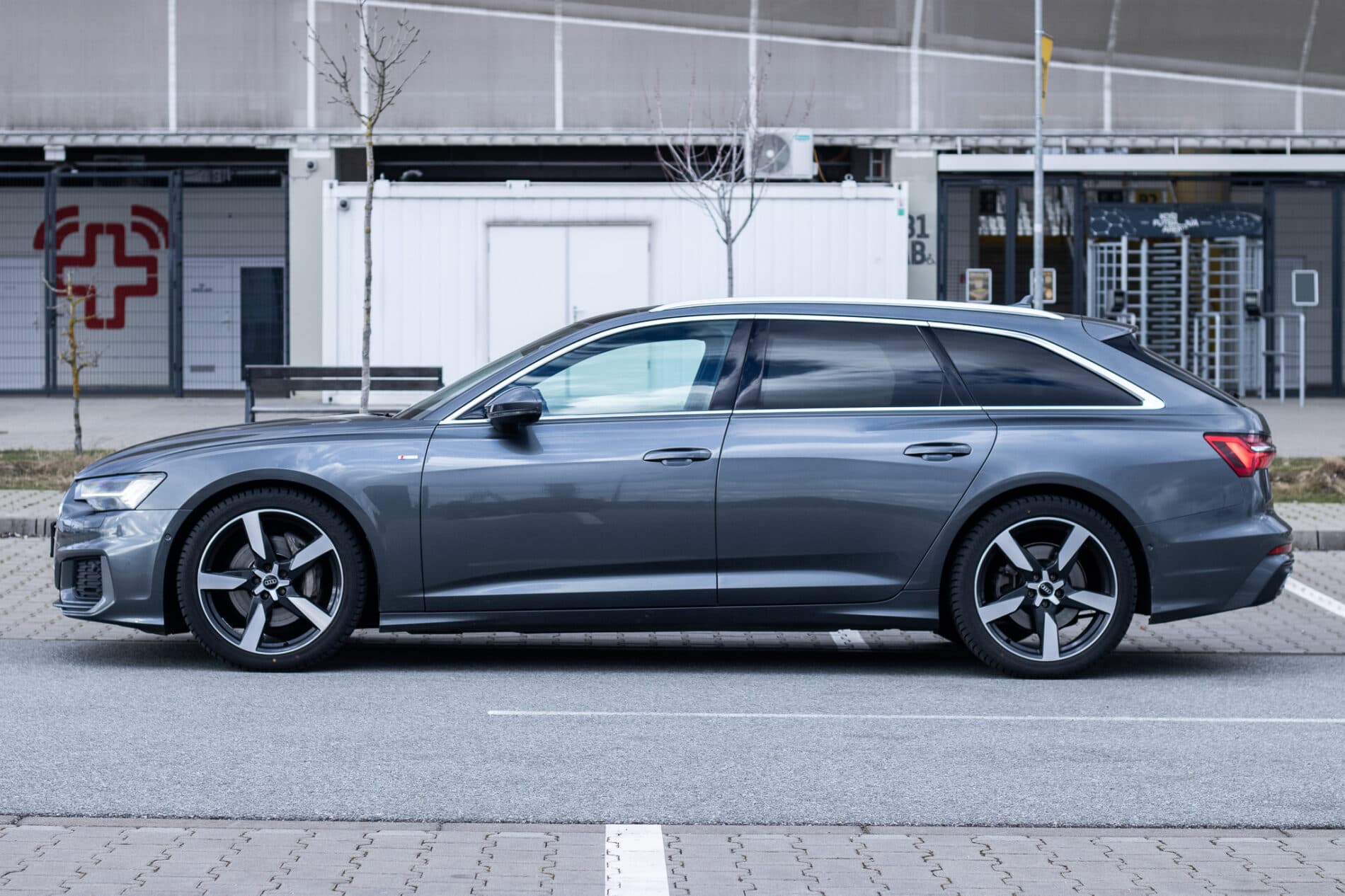 2020 AUDI A6, sivá kombi, 112 831 km