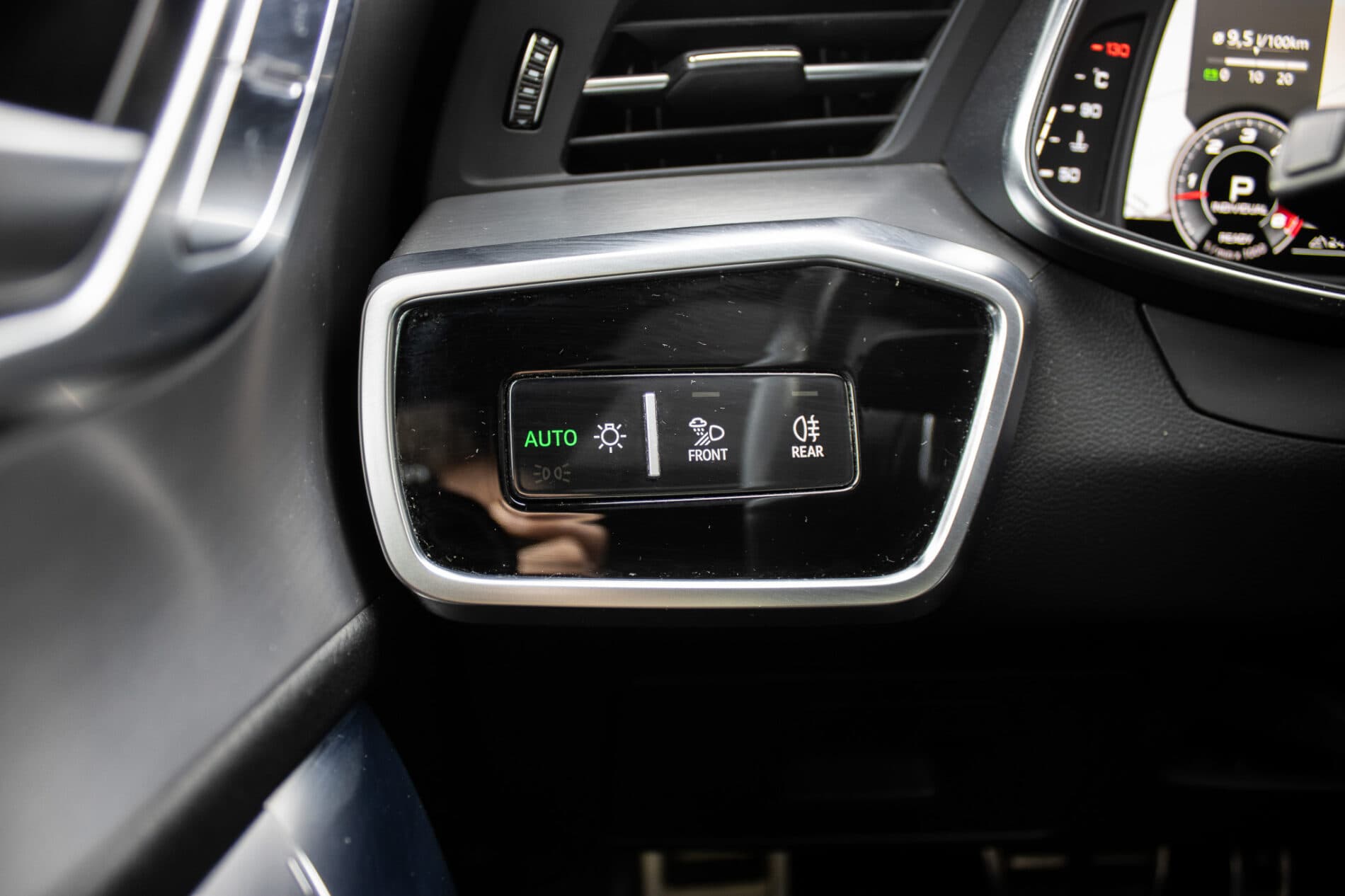 2020 AUDI A6, sivá kombi, 112 831 km