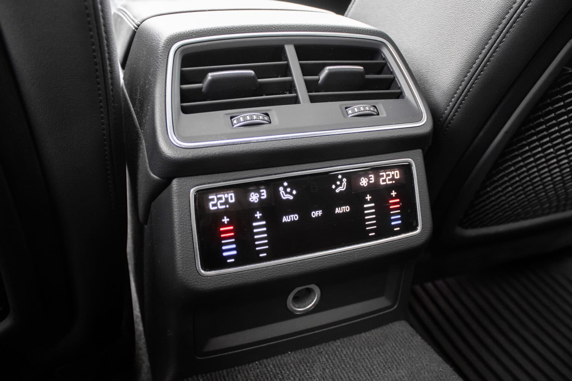 2020 AUDI A6, sivá kombi, 112 831 km