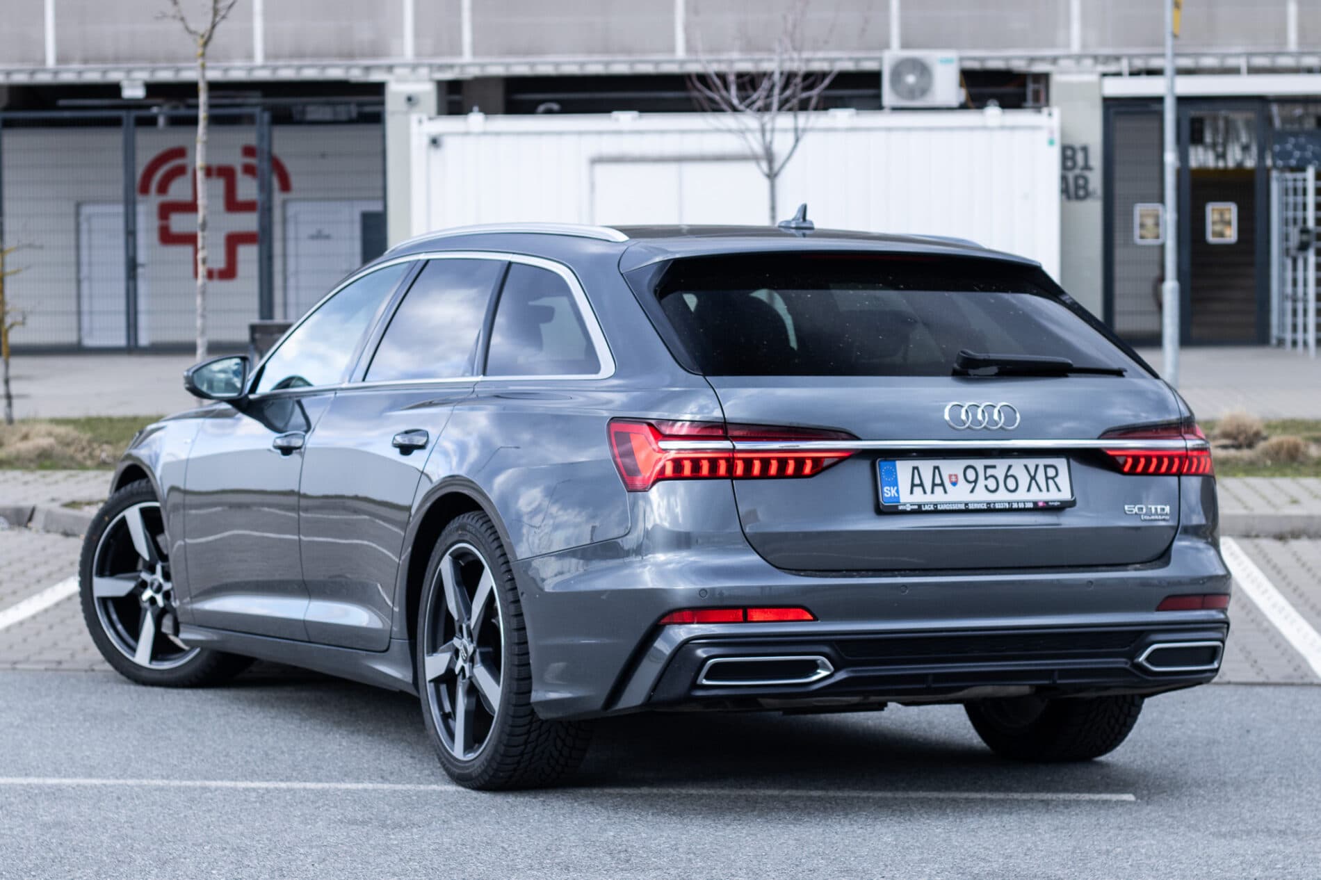 2020 AUDI A6, sivá kombi, 112 831 km