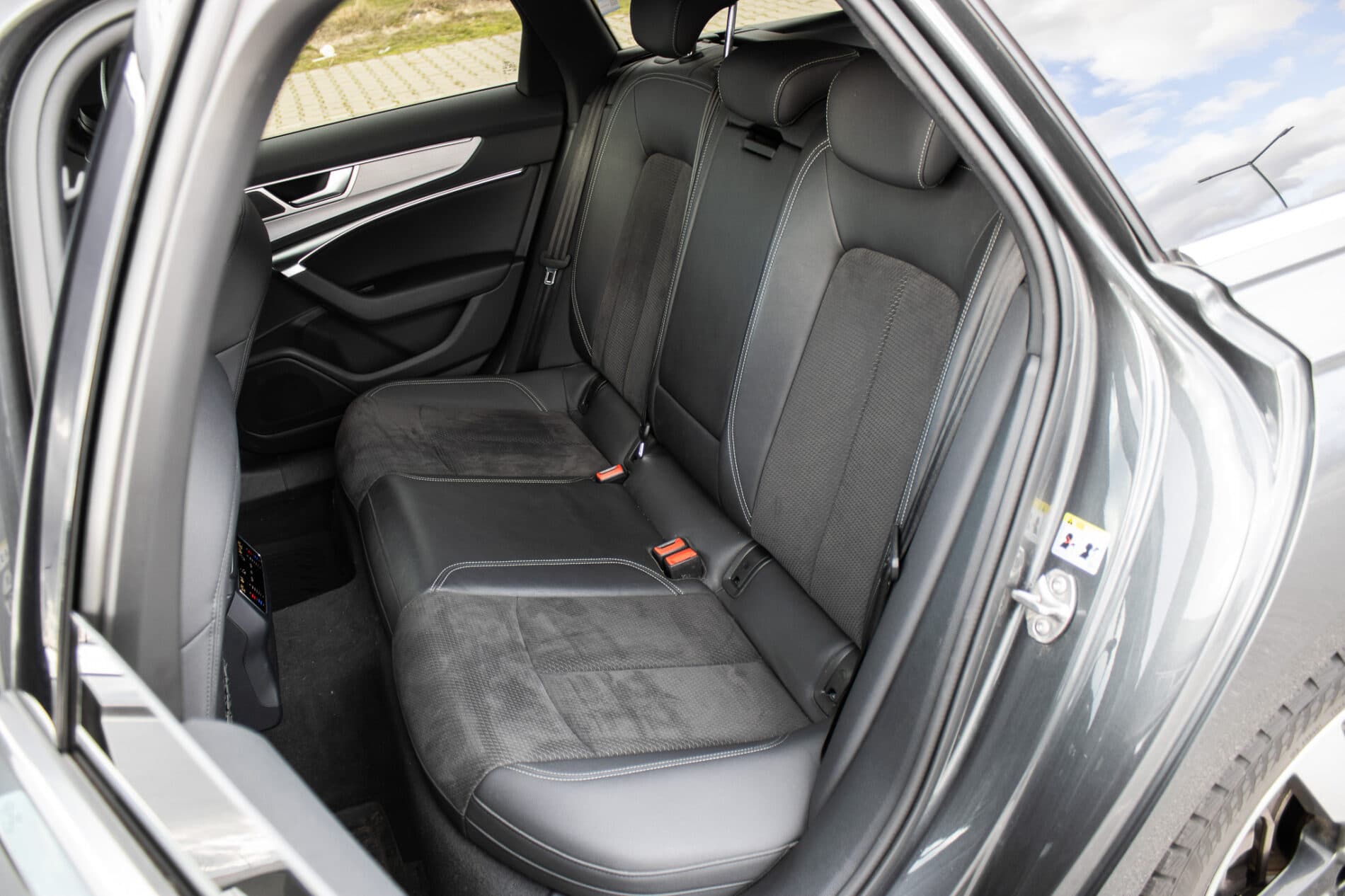 2020 AUDI A6, sivá kombi, 112 831 km