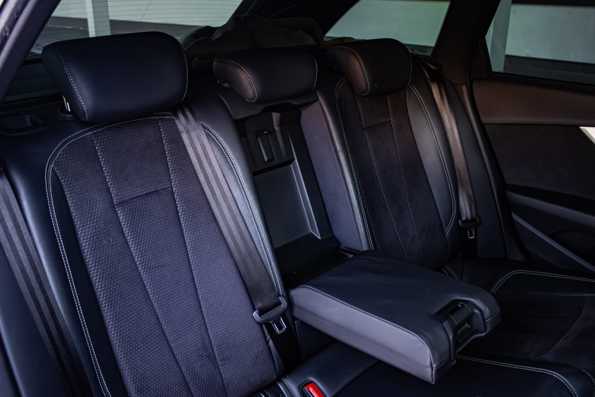 2017 AUDI A4, zelená kombi, 301 102 km
