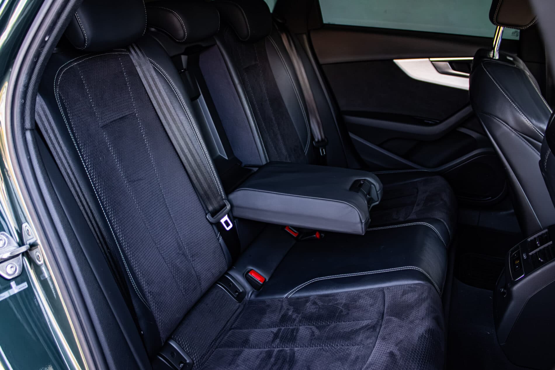 2017 AUDI A4, zelená kombi, 301 102 km