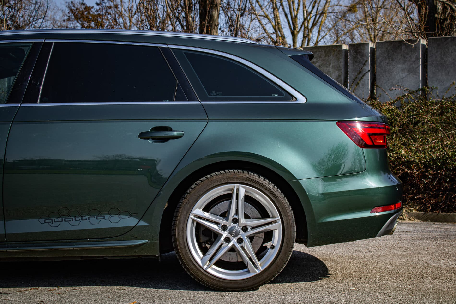 2017 AUDI A4, zelená kombi, 301 102 km