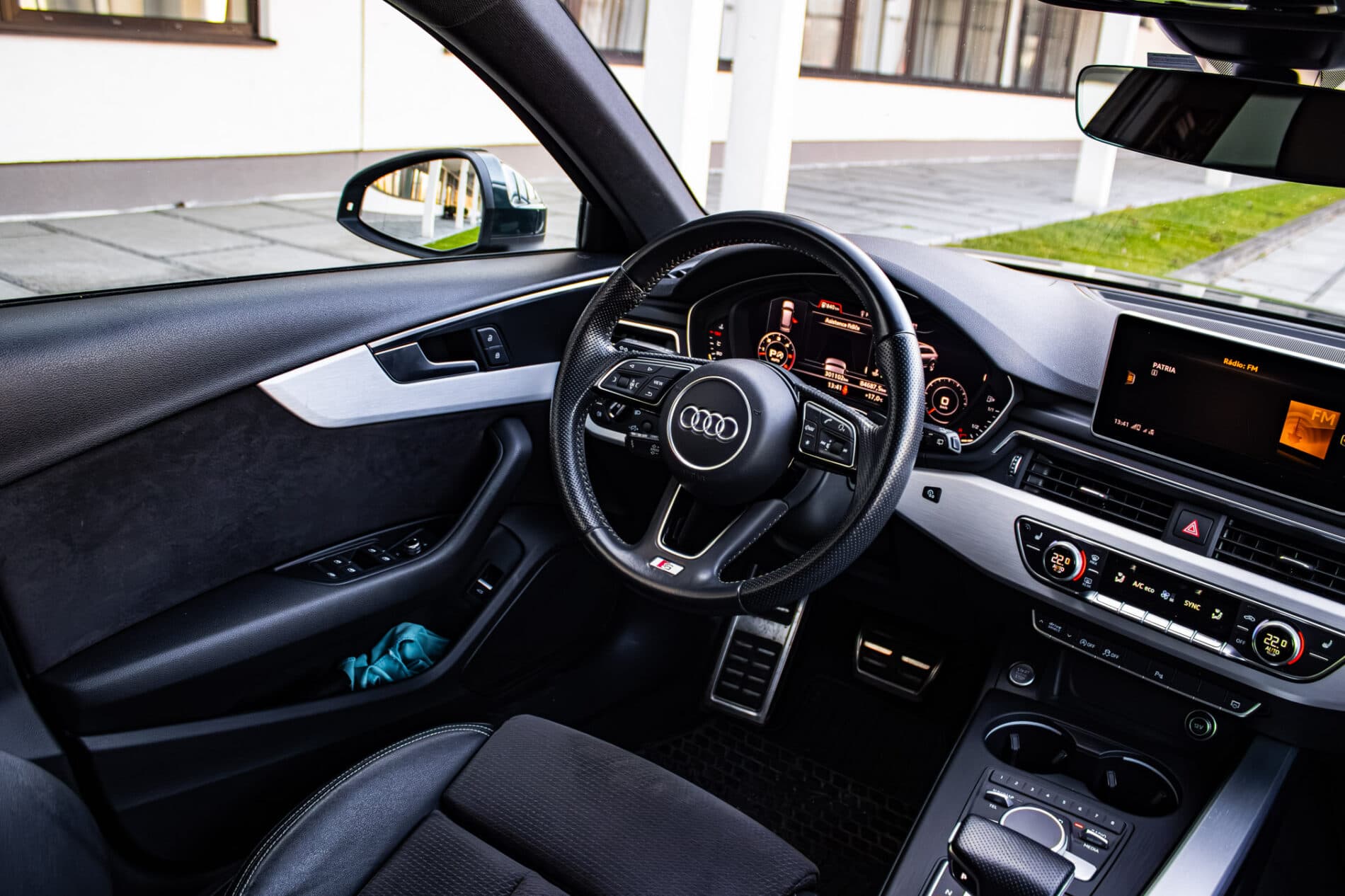 2017 AUDI A4, zelená kombi, 301 102 km