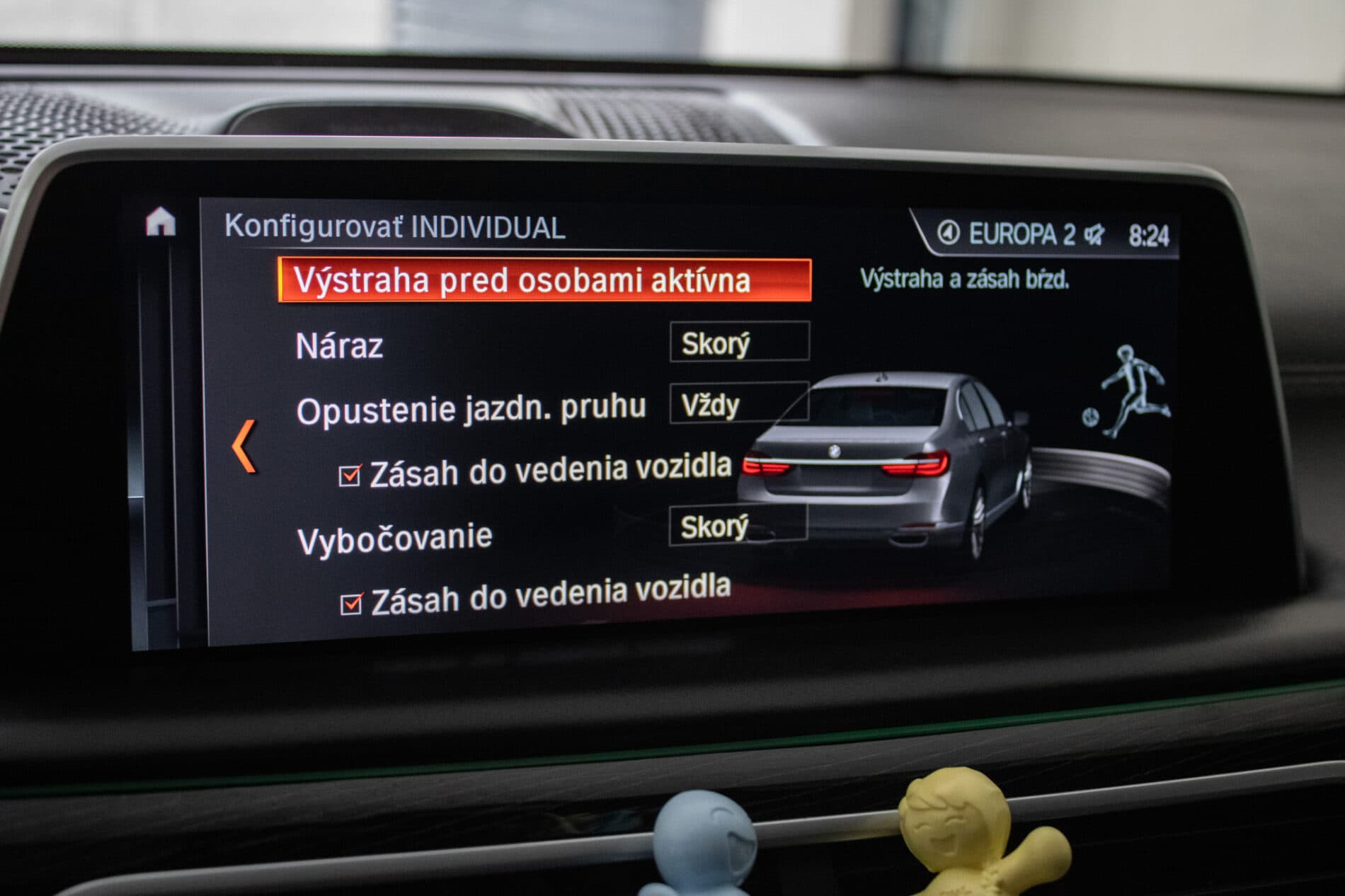 2018 BMW 740d, biela sedan, 208 000 km