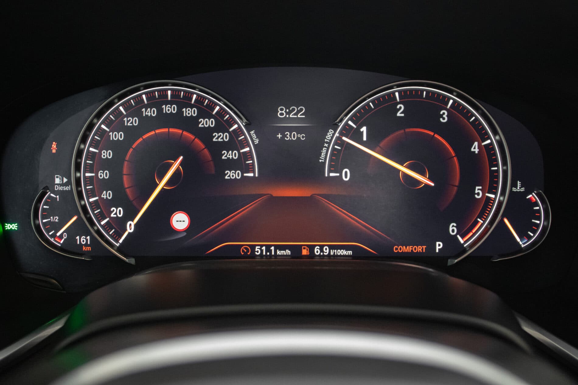 2018 BMW 740d, biela sedan, 208 000 km