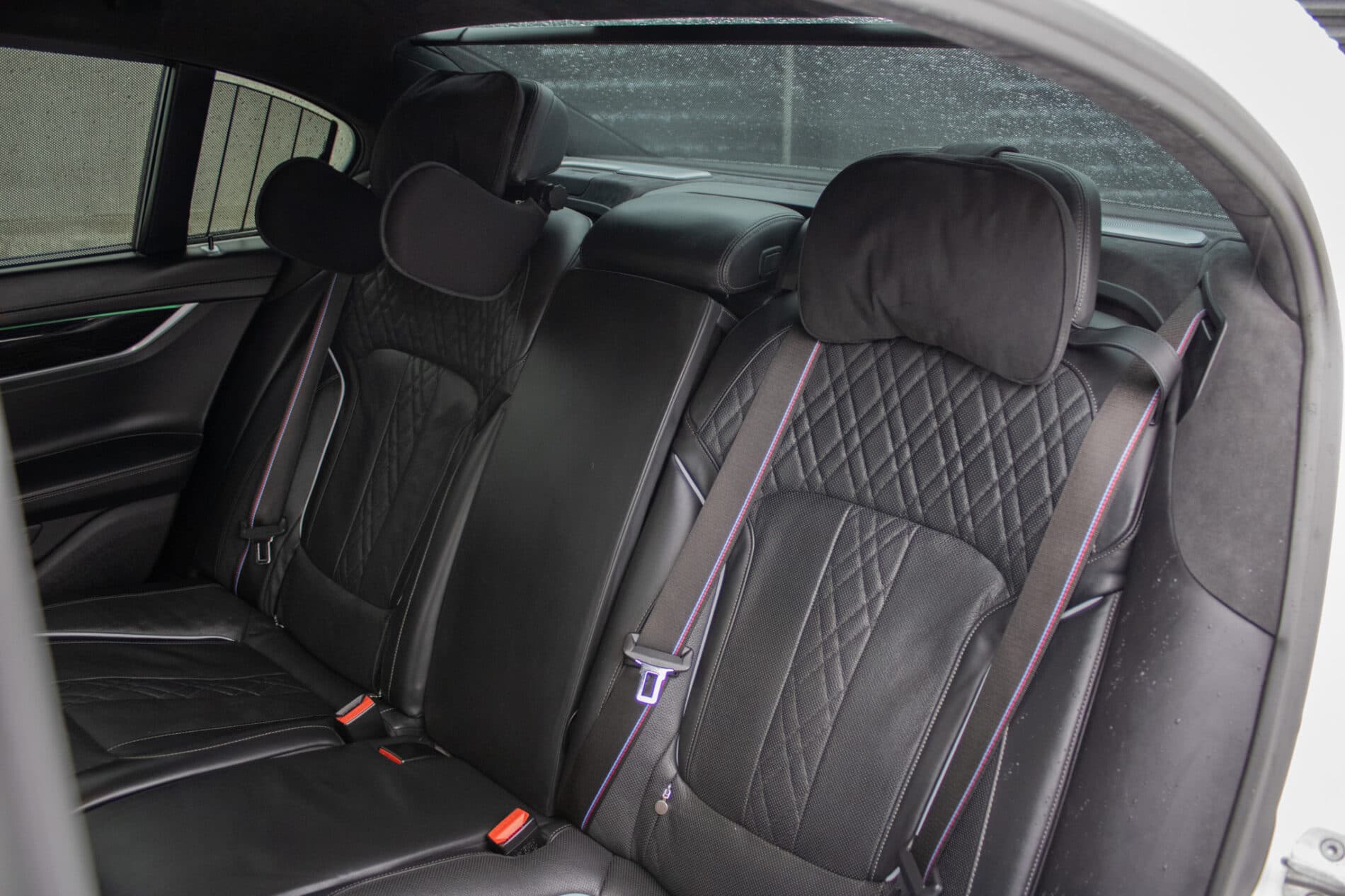 2018 BMW 740d, biela sedan, 208 000 km