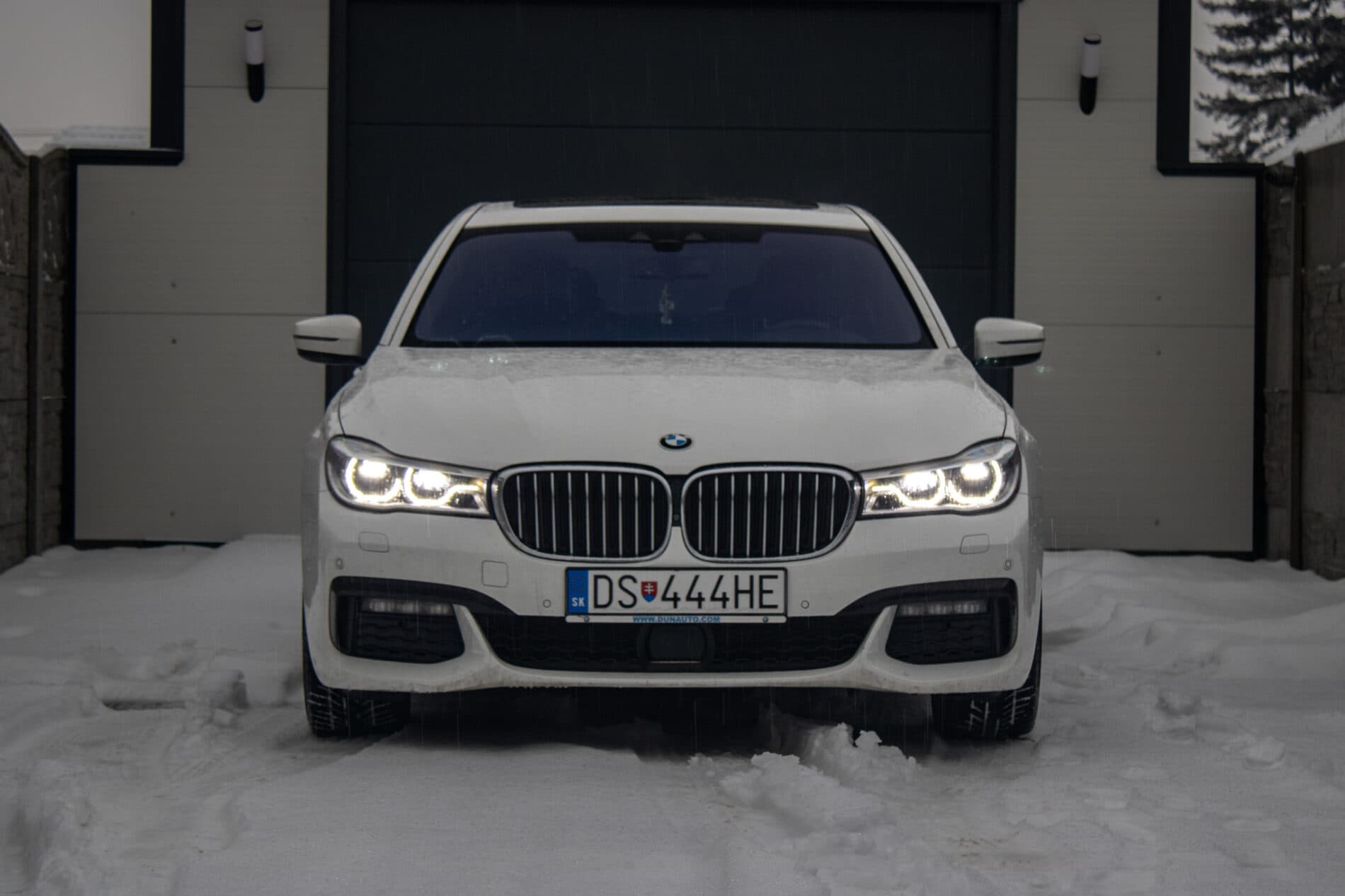 2018 BMW 740d, biela sedan, 208 000 km