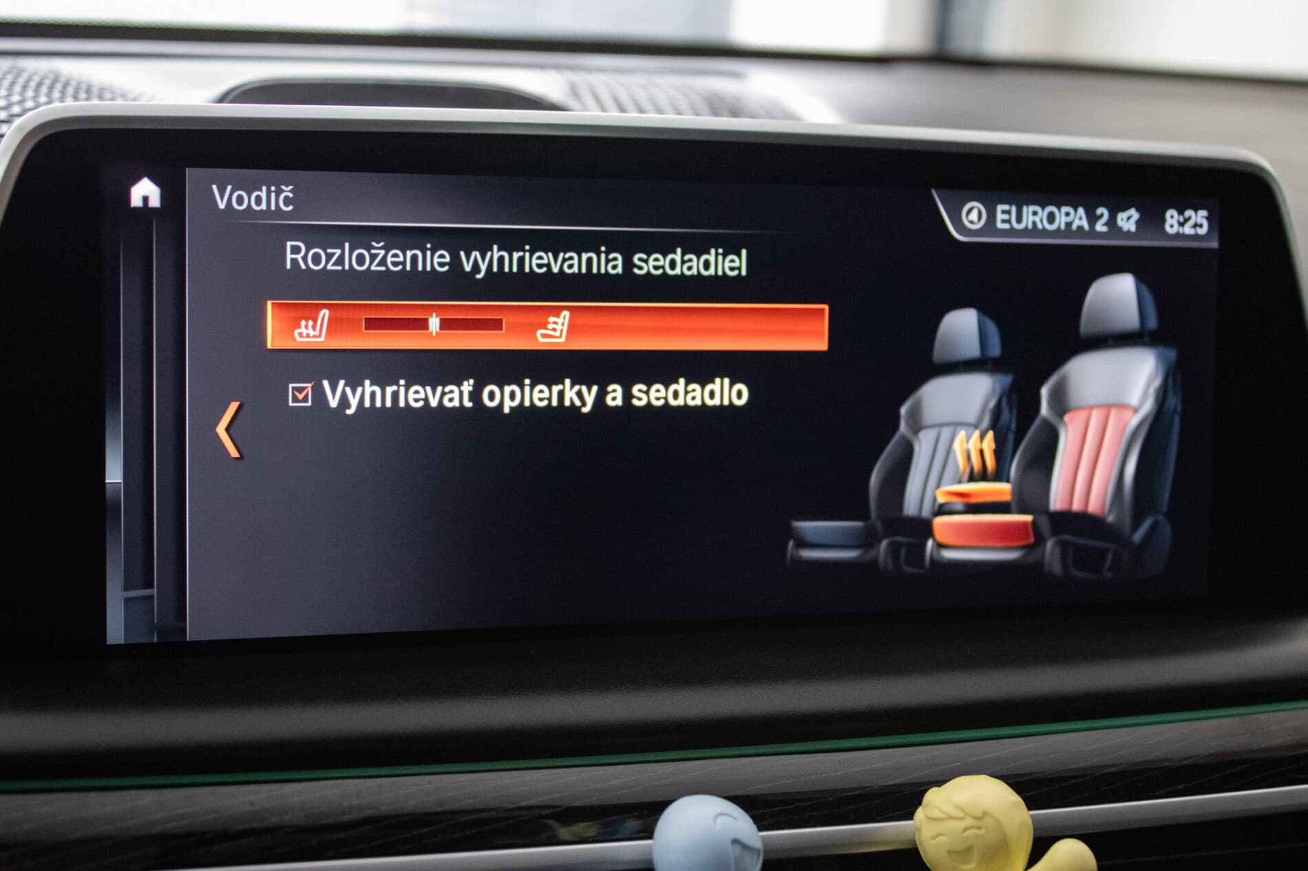2018 BMW 740d, biela sedan, 208 000 km