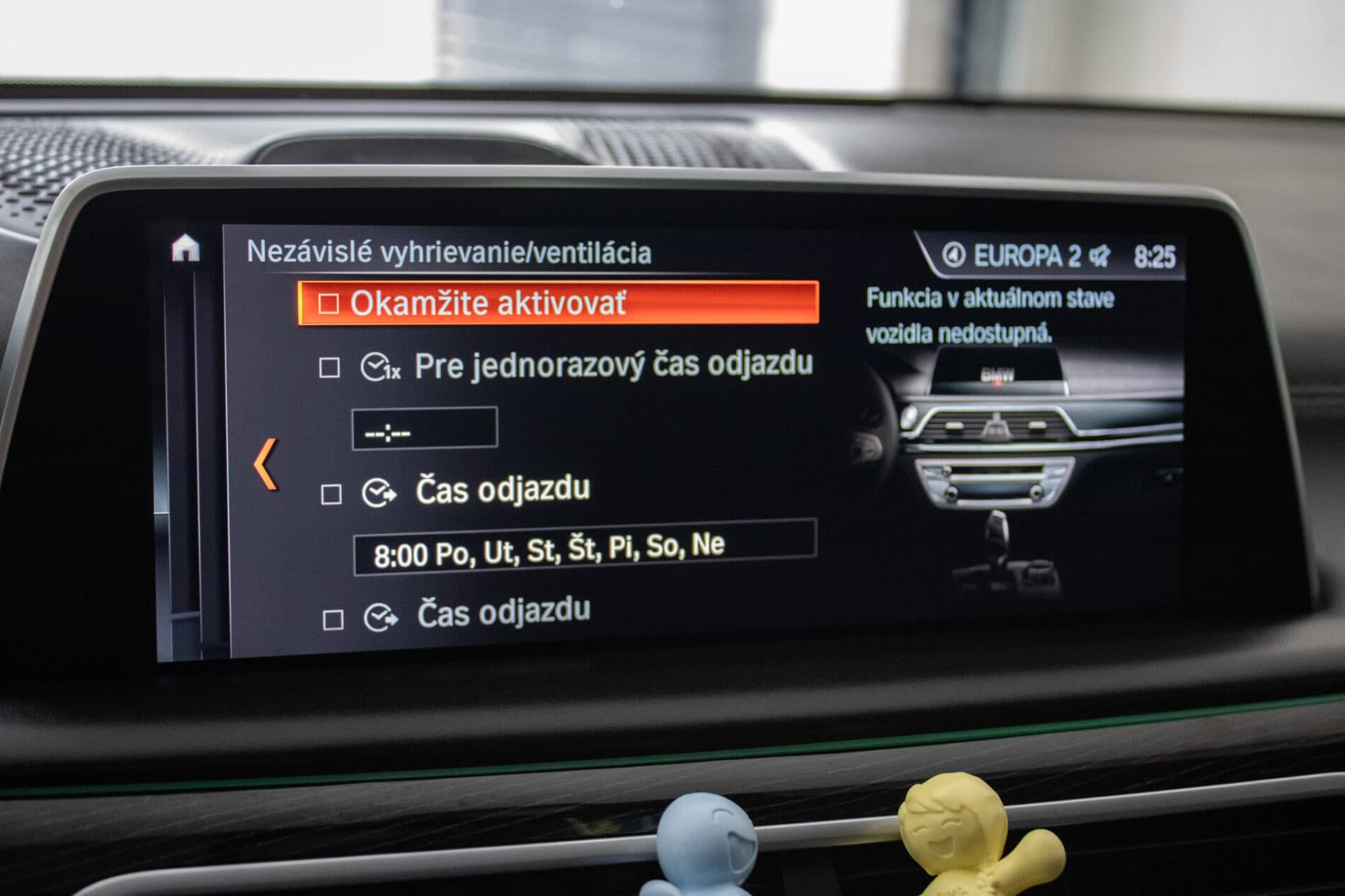 2018 BMW 740d, biela sedan, 208 000 km