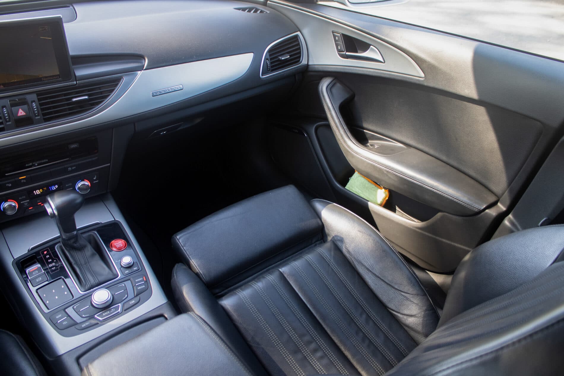 2012 AUDI A6, sivá sedan, 257 048 km