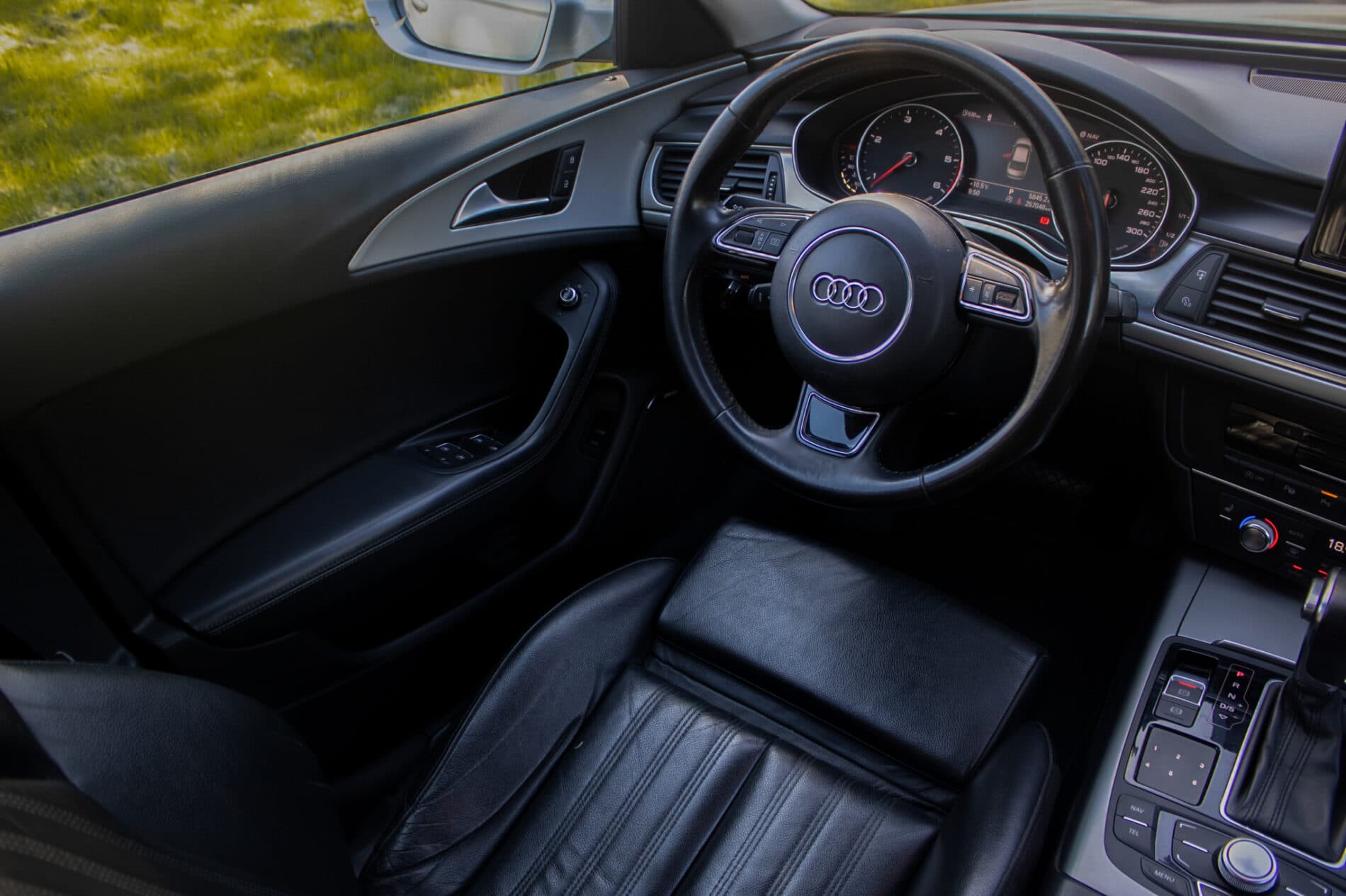 2012 AUDI A6, sivá sedan, 257 048 km