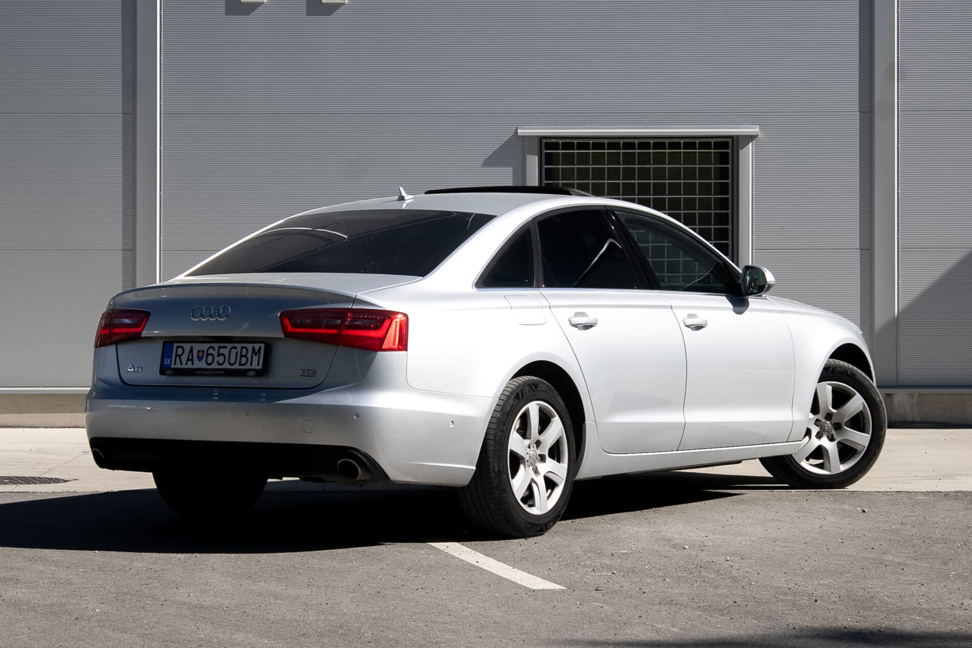 2012 AUDI A6, sivá sedan, 257 048 km