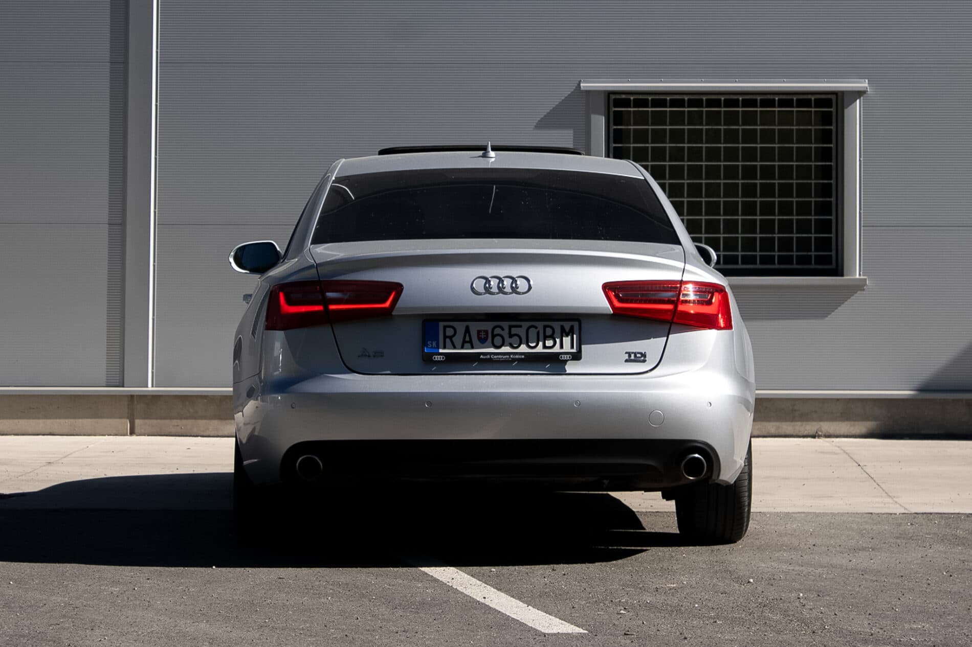 2012 AUDI A6, sivá sedan, 257 048 km
