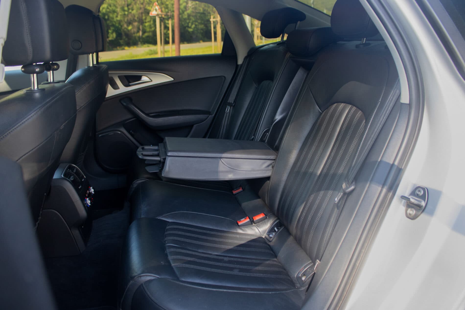 2012 AUDI A6, sivá sedan, 257 048 km