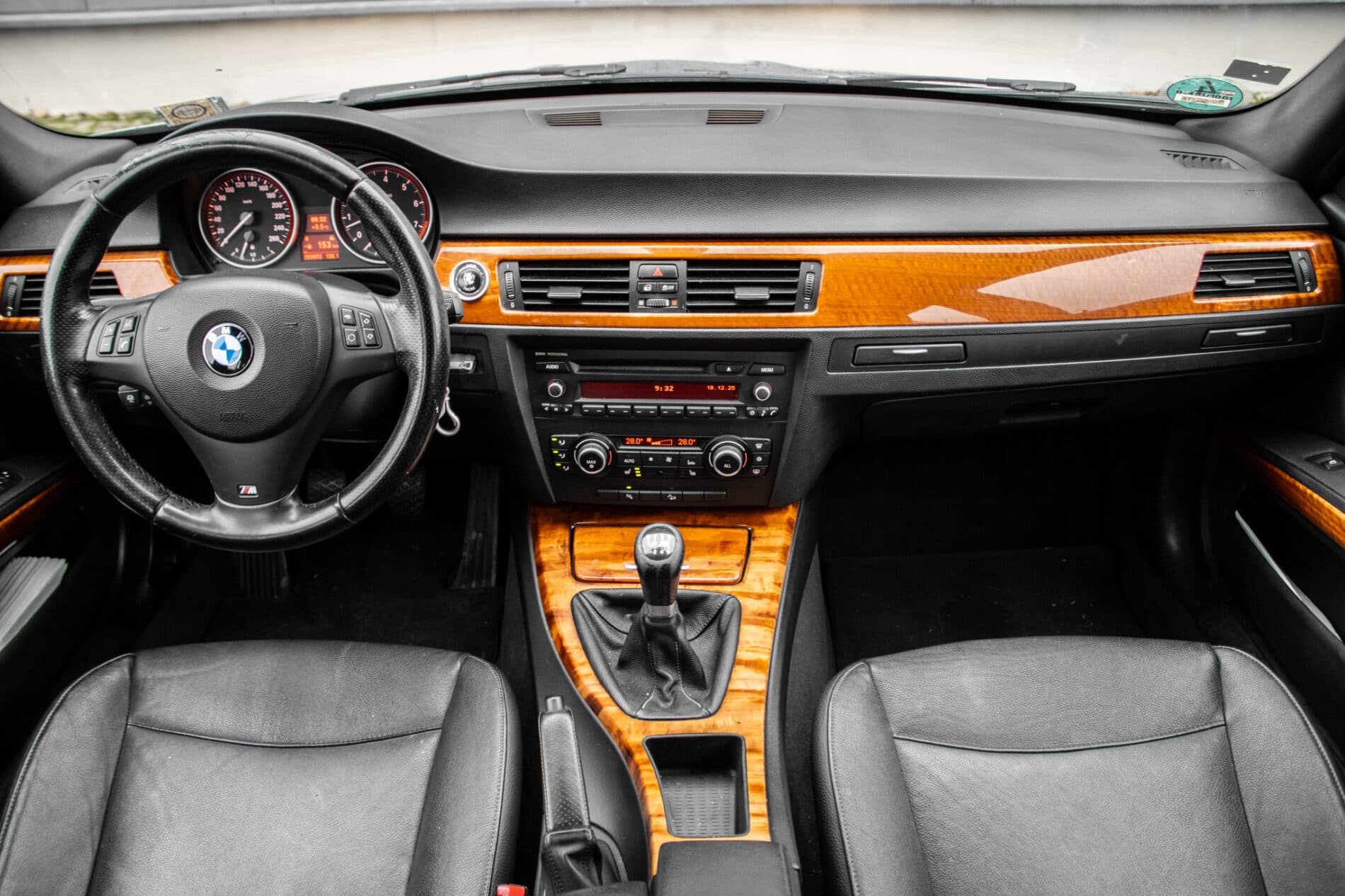 2011 BMW 325i, sivá kombi, 293 972 km