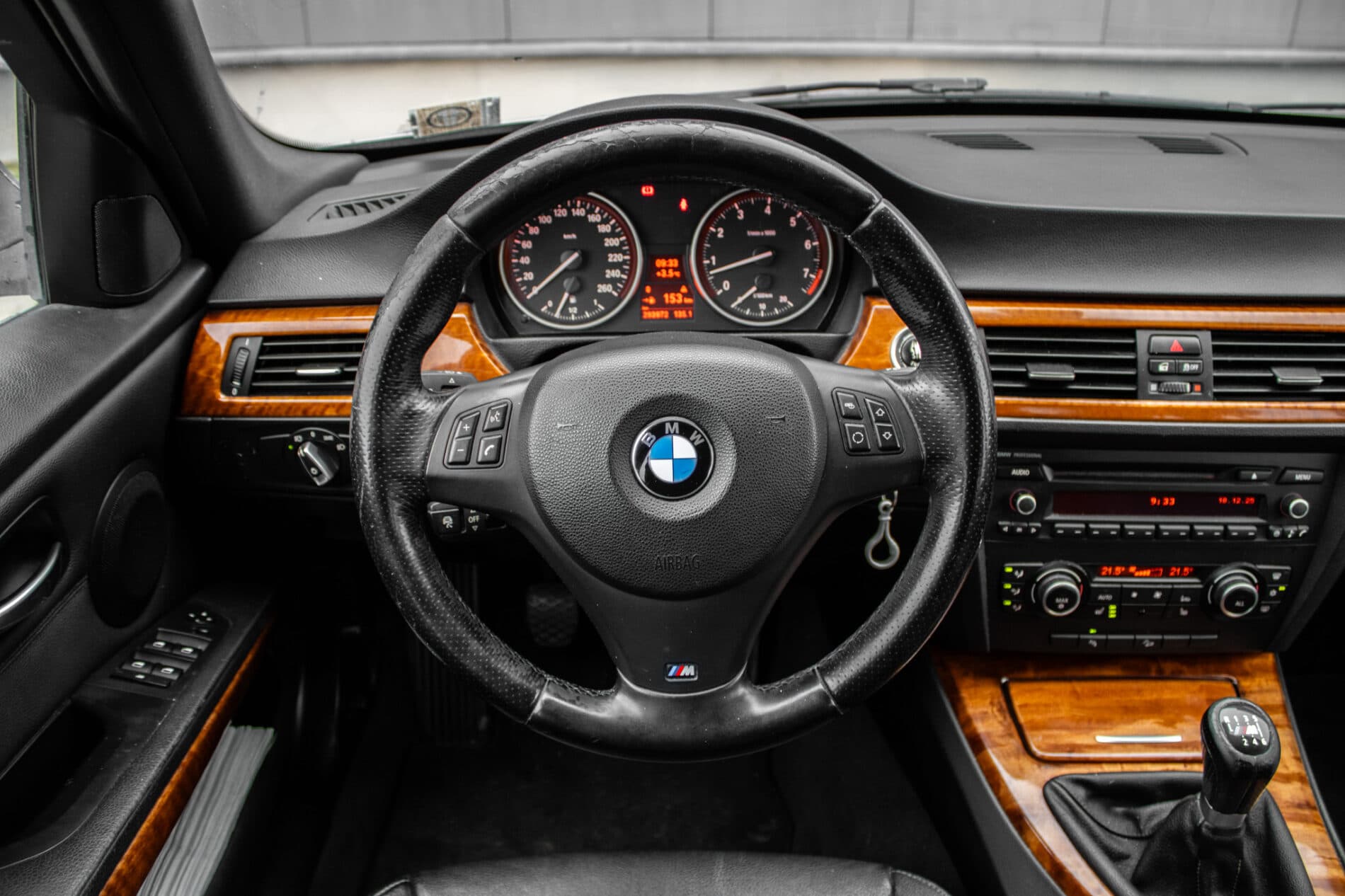 2011 BMW 325i, sivá kombi, 293 972 km