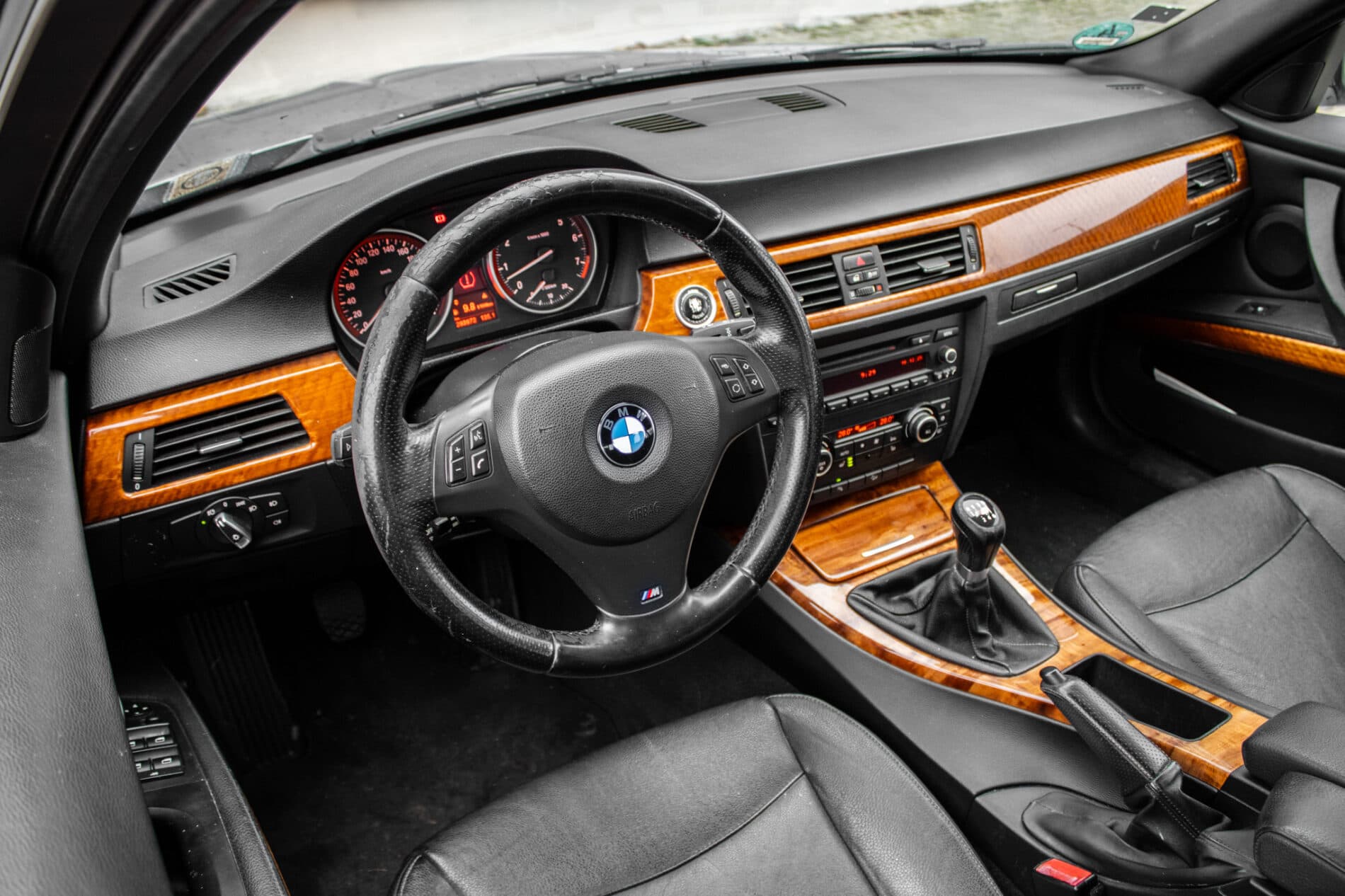 2011 BMW 325i, sivá kombi, 293 972 km