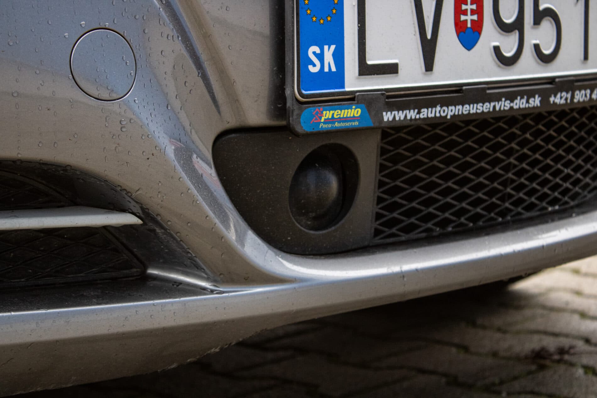 2011 BMW 325i, sivá kombi, 293 972 km