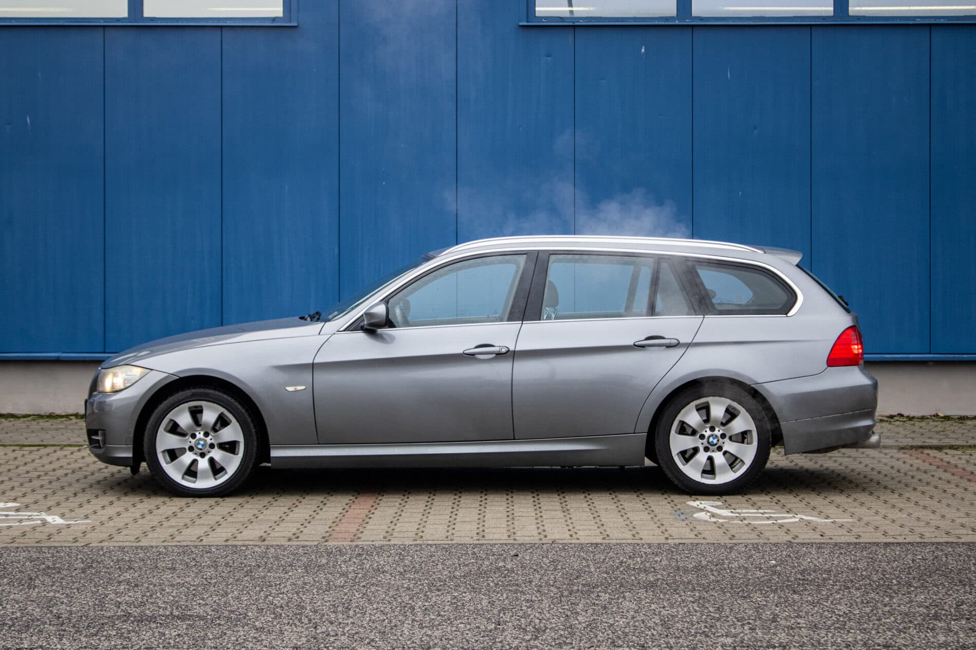 2011 BMW 325i, sivá kombi, 293 972 km