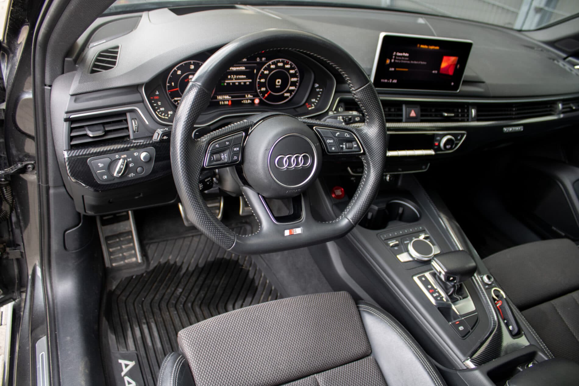 2018 AUDI A4, sivá kombi, 182 788 km
