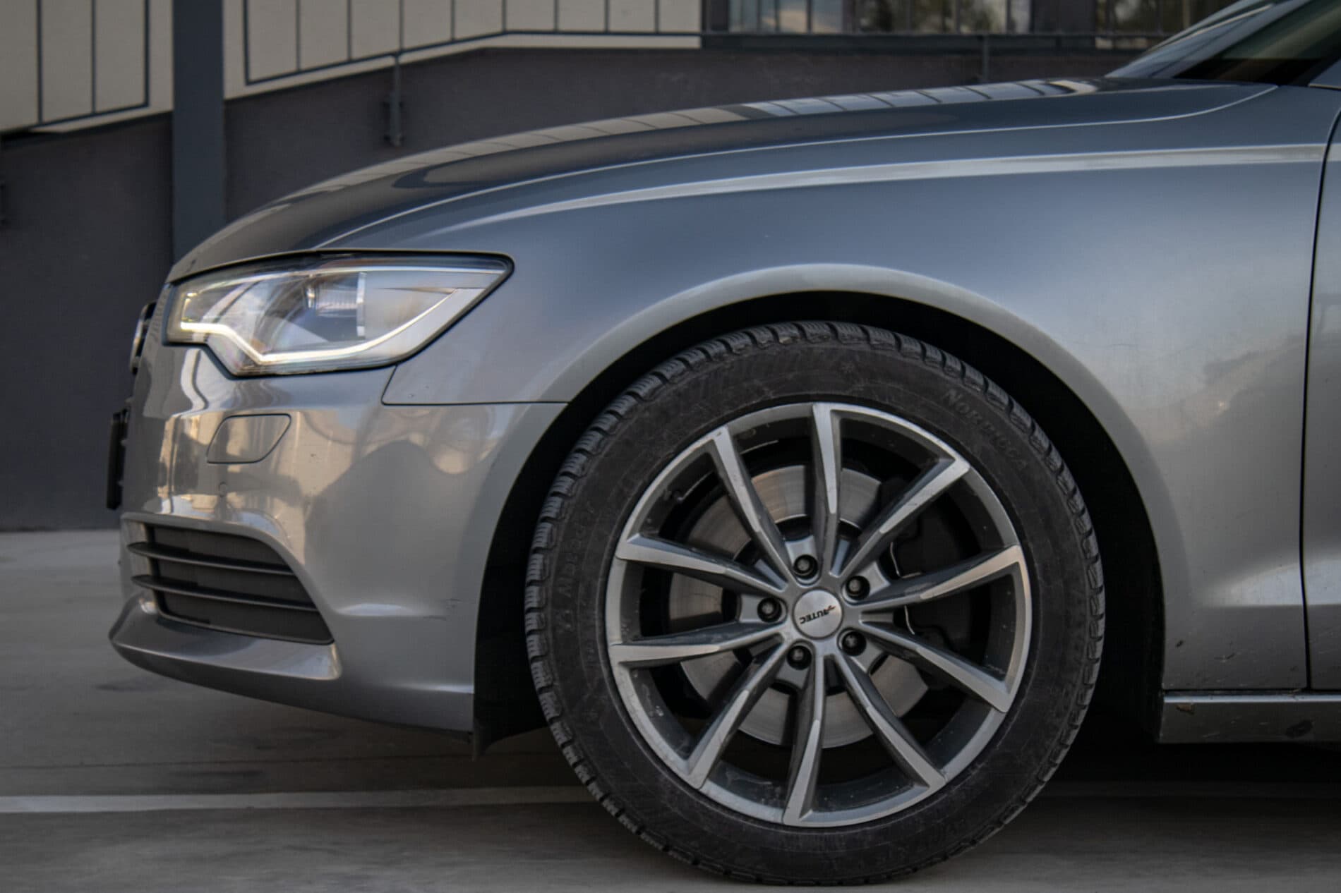 2011 AUDI A6, sivá kombi, 309 675 km