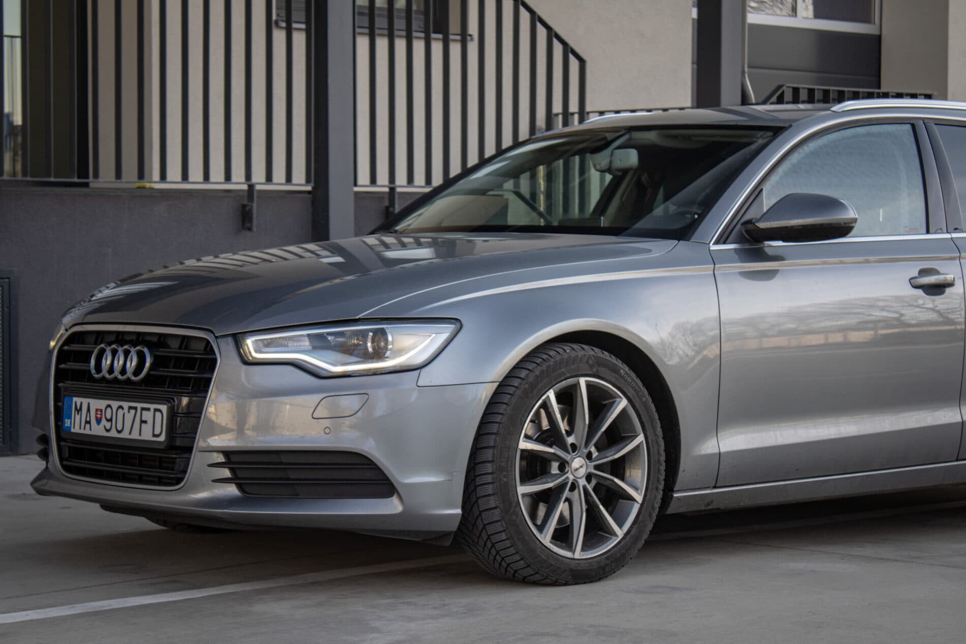 2011 AUDI A6, sivá kombi, 309 675 km