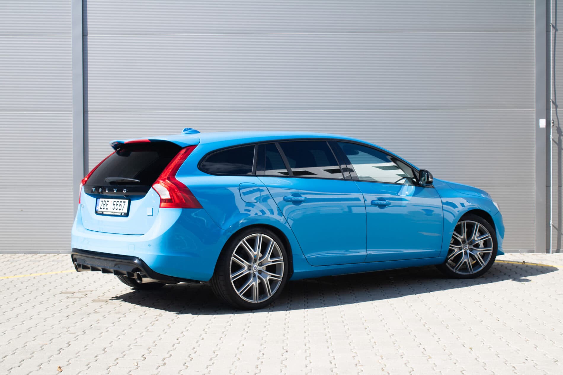 2017 Volvo V60 Polestar, modrá kombi, 57 641 km
