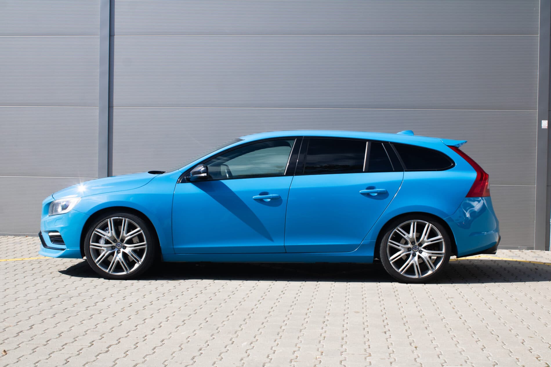 2017 Volvo V60 Polestar, modrá kombi, 57 641 km