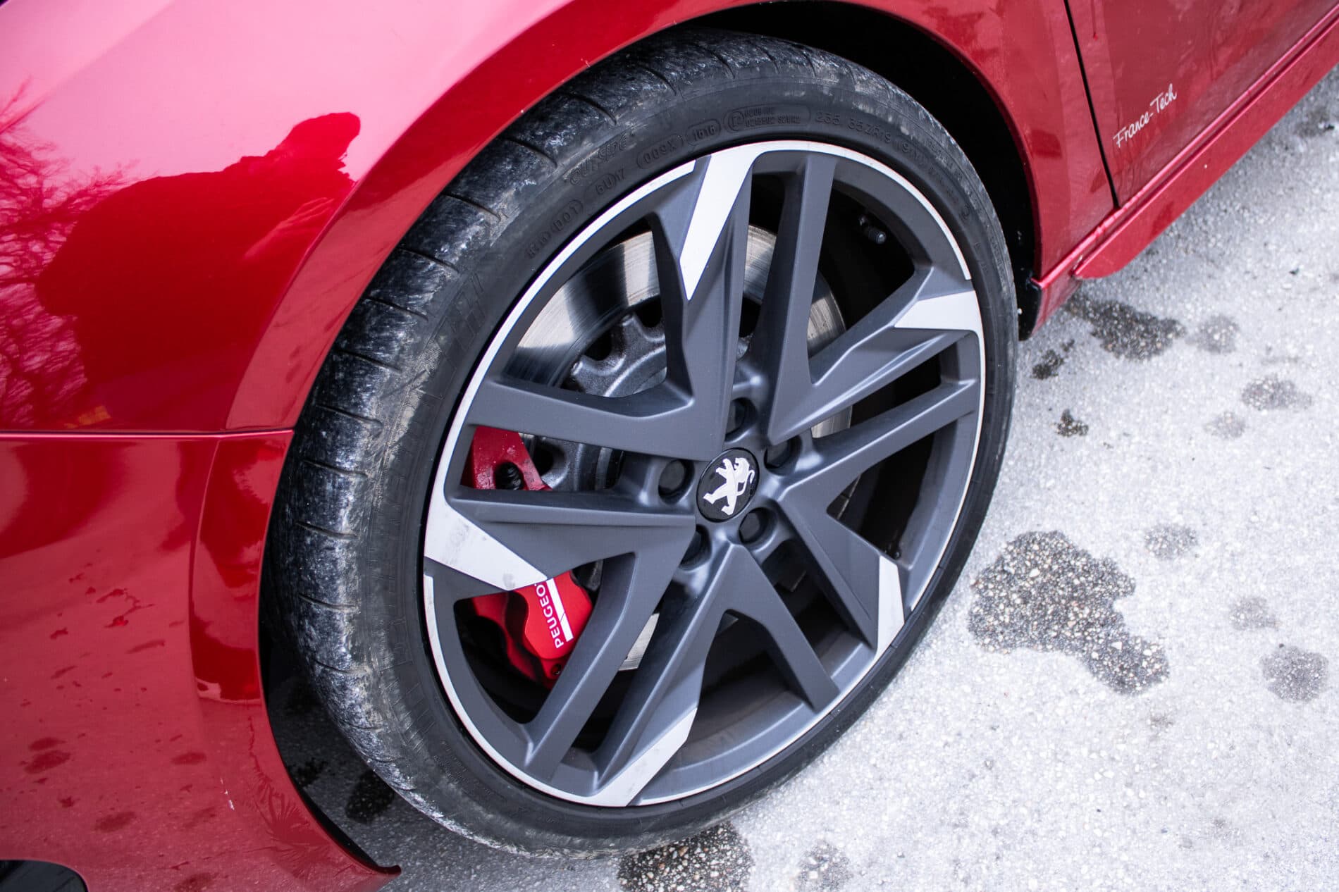 2016 Peugeot 308 GTi, červená hatchback, 30 692 km